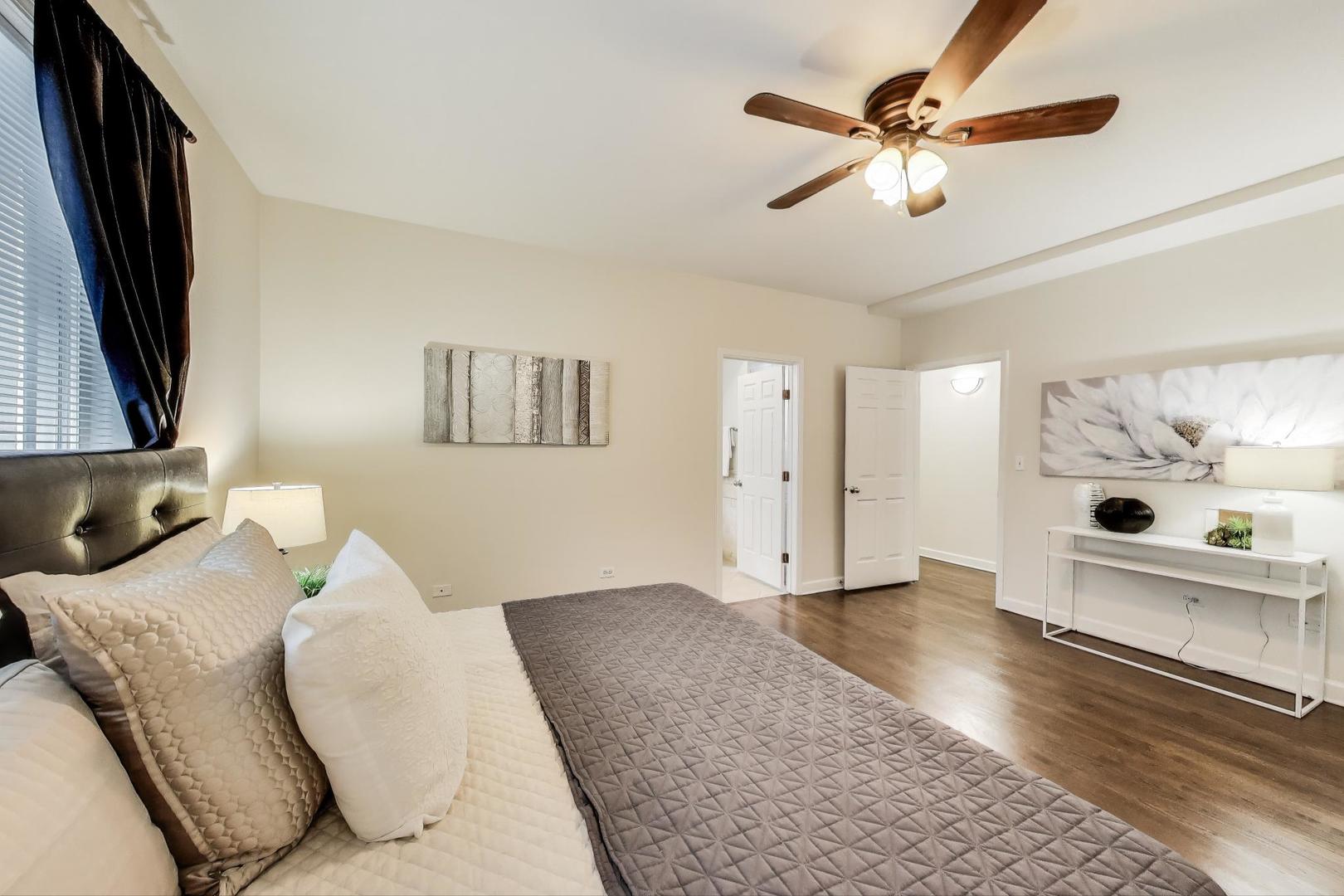 2303 W CHICAGO Avenue Unit: 2