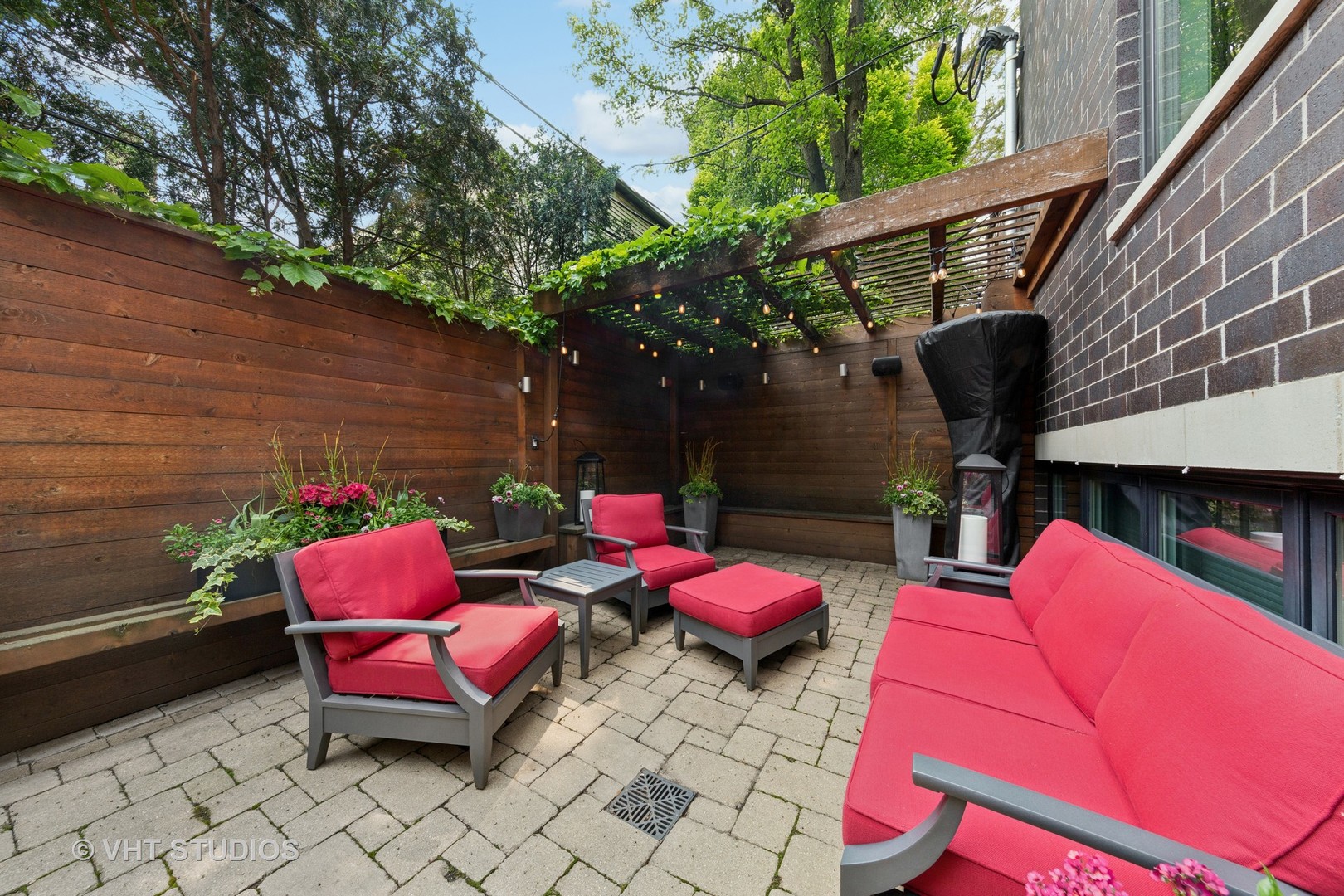 1223 W Draper Street