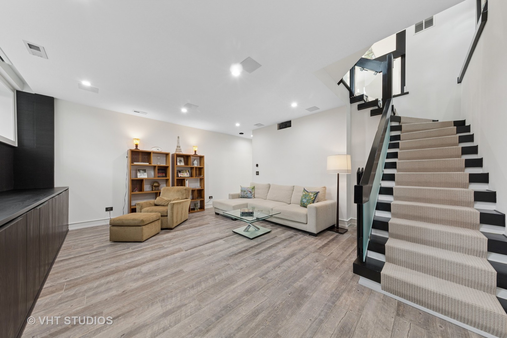 1223 W Draper Street