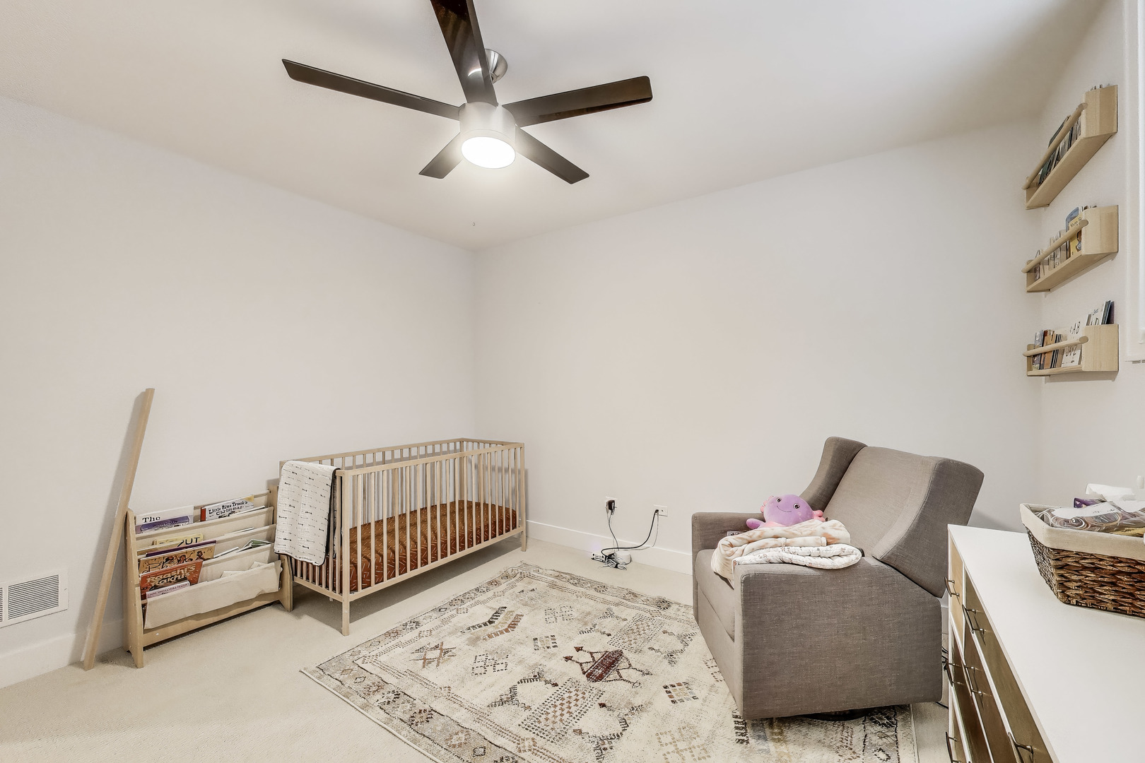 2312 W Belmont Avenue Unit: 1W