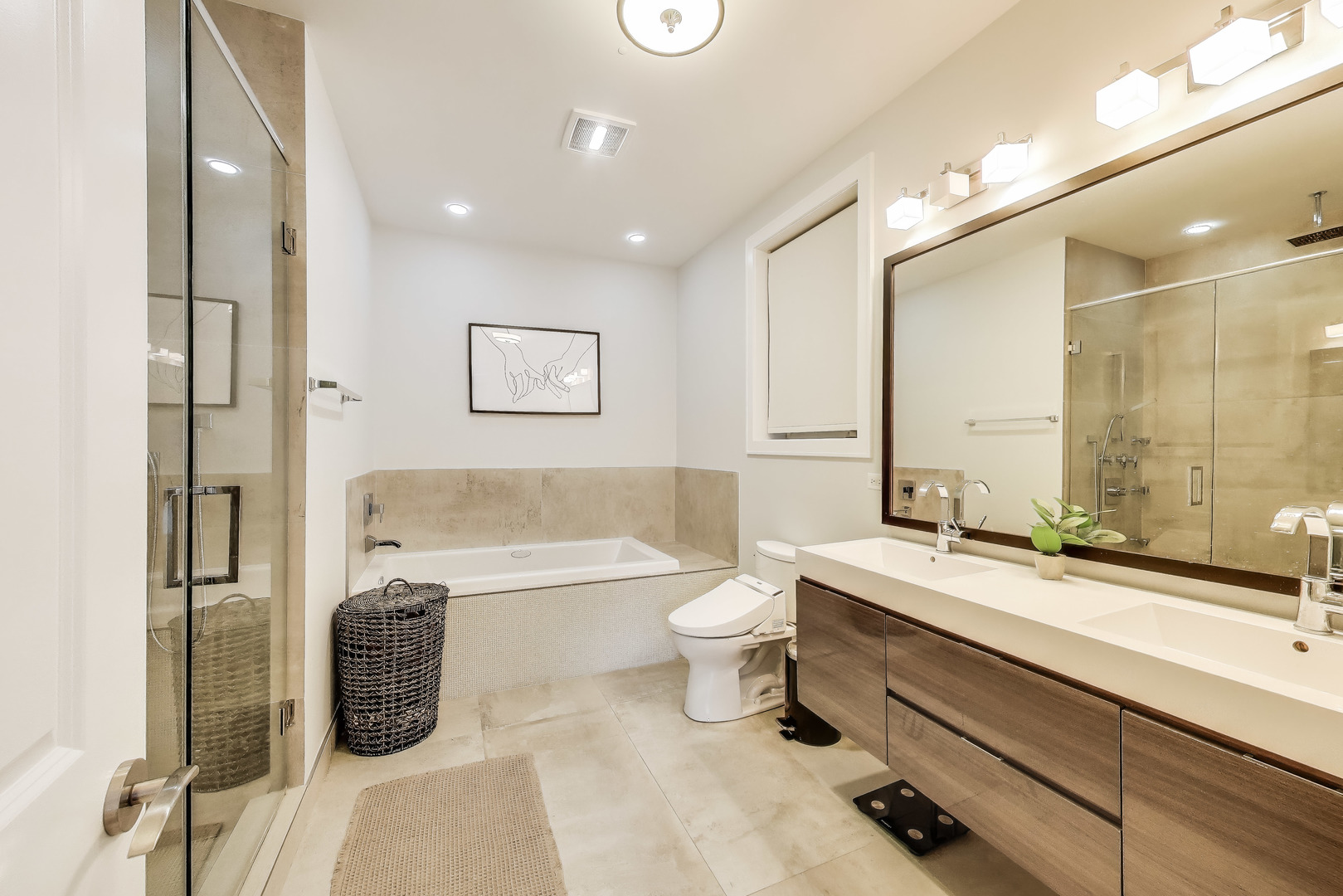 2312 W Belmont Avenue Unit: 1W