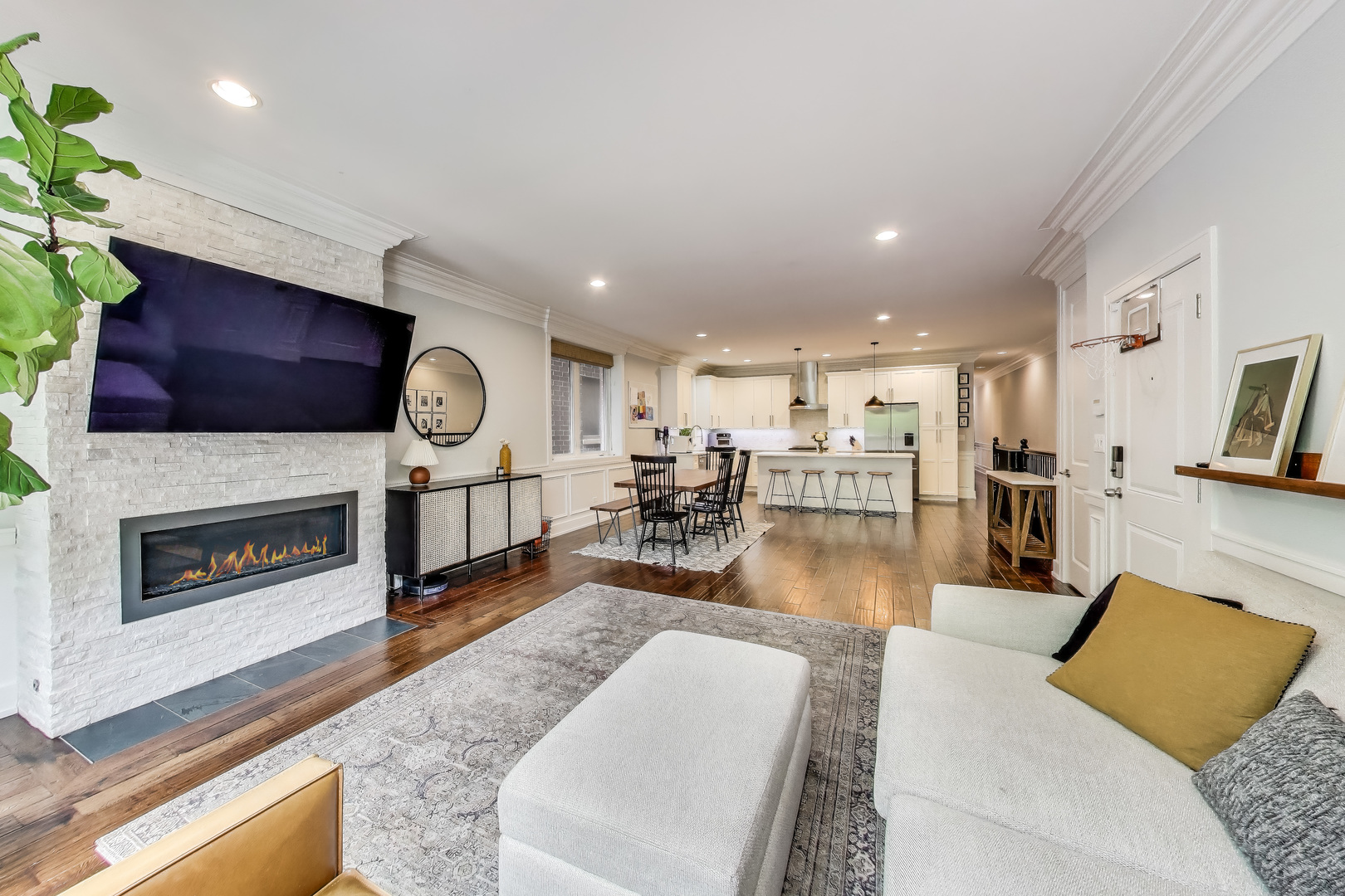 2312 W Belmont Avenue Unit: 1W