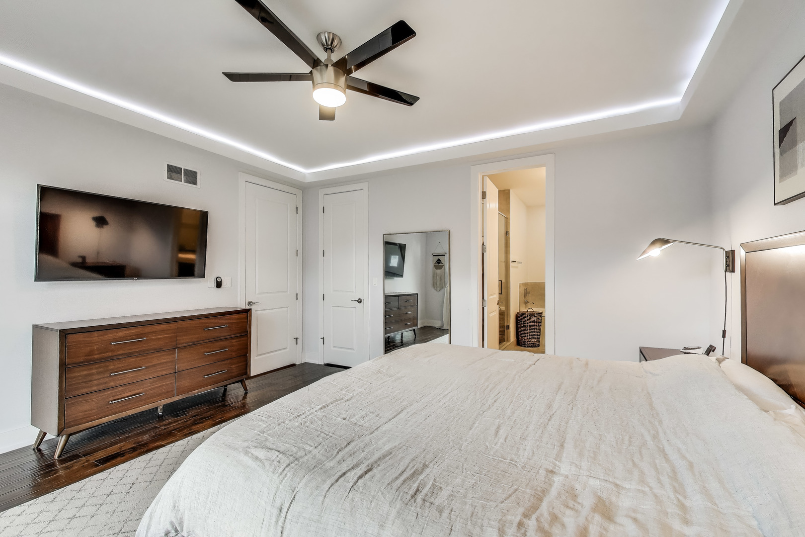 2312 W Belmont Avenue Unit: 1W