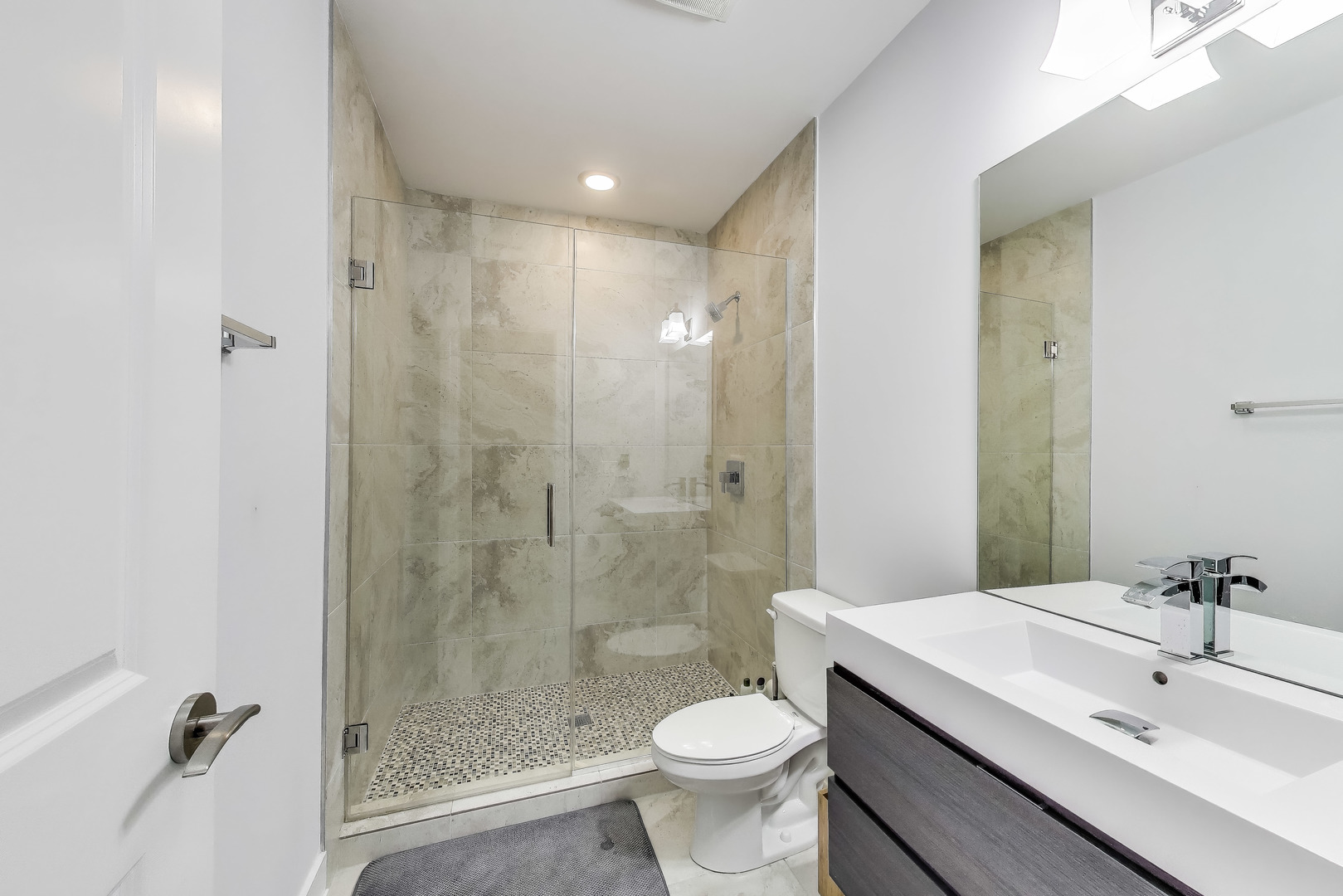 2312 W Belmont Avenue Unit: 1W