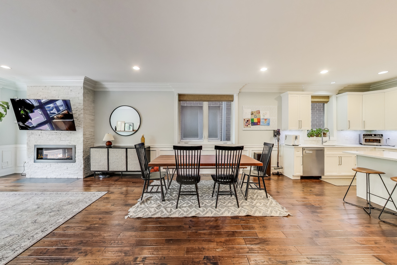 2312 W Belmont Avenue Unit: 1W