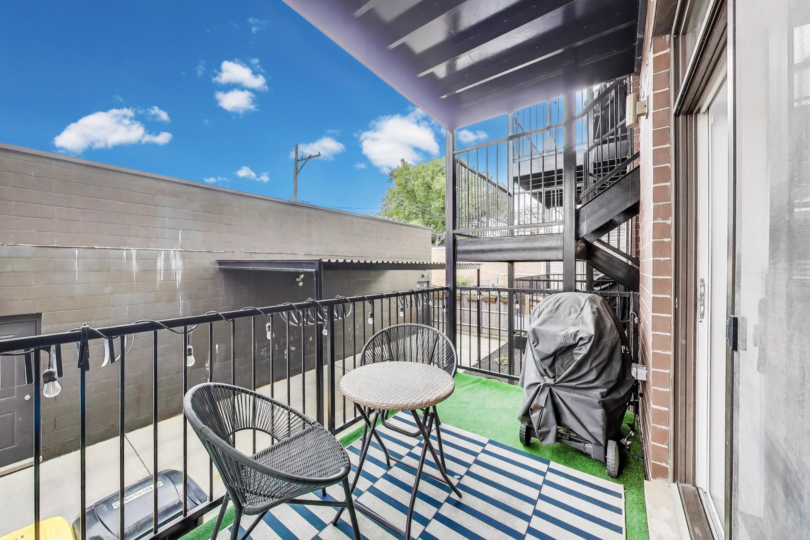 2312 W Belmont Avenue Unit: 1W