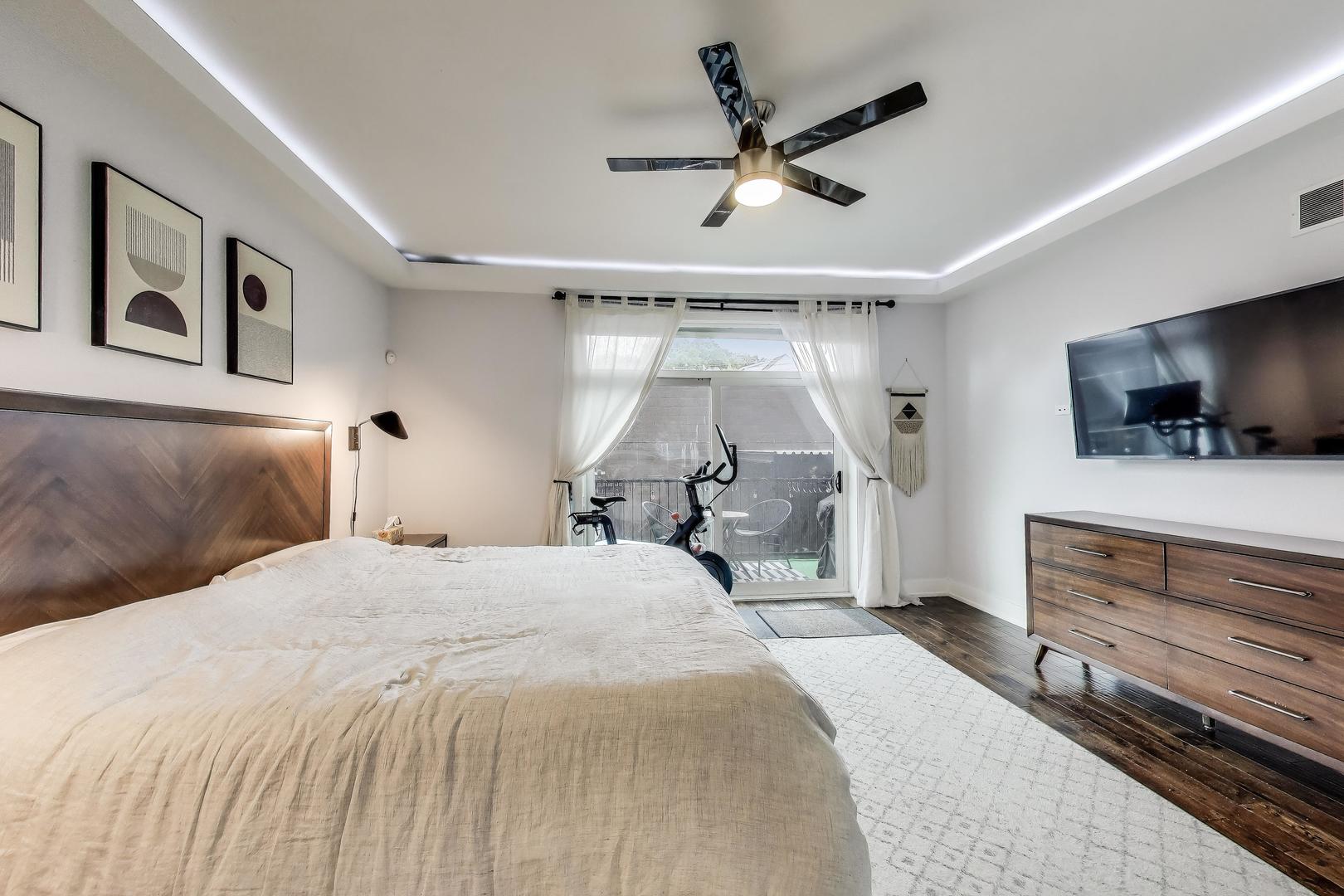 2312 W Belmont Avenue Unit: 1W