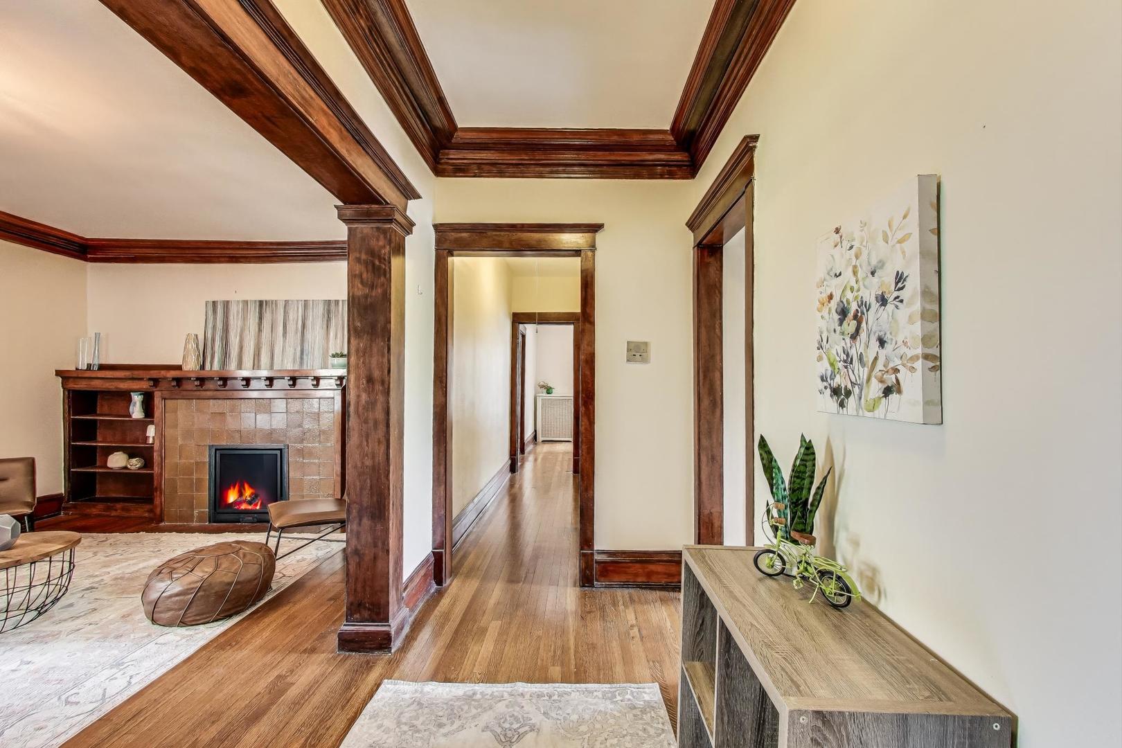 5520 S Cornell Avenue Unit: 1S