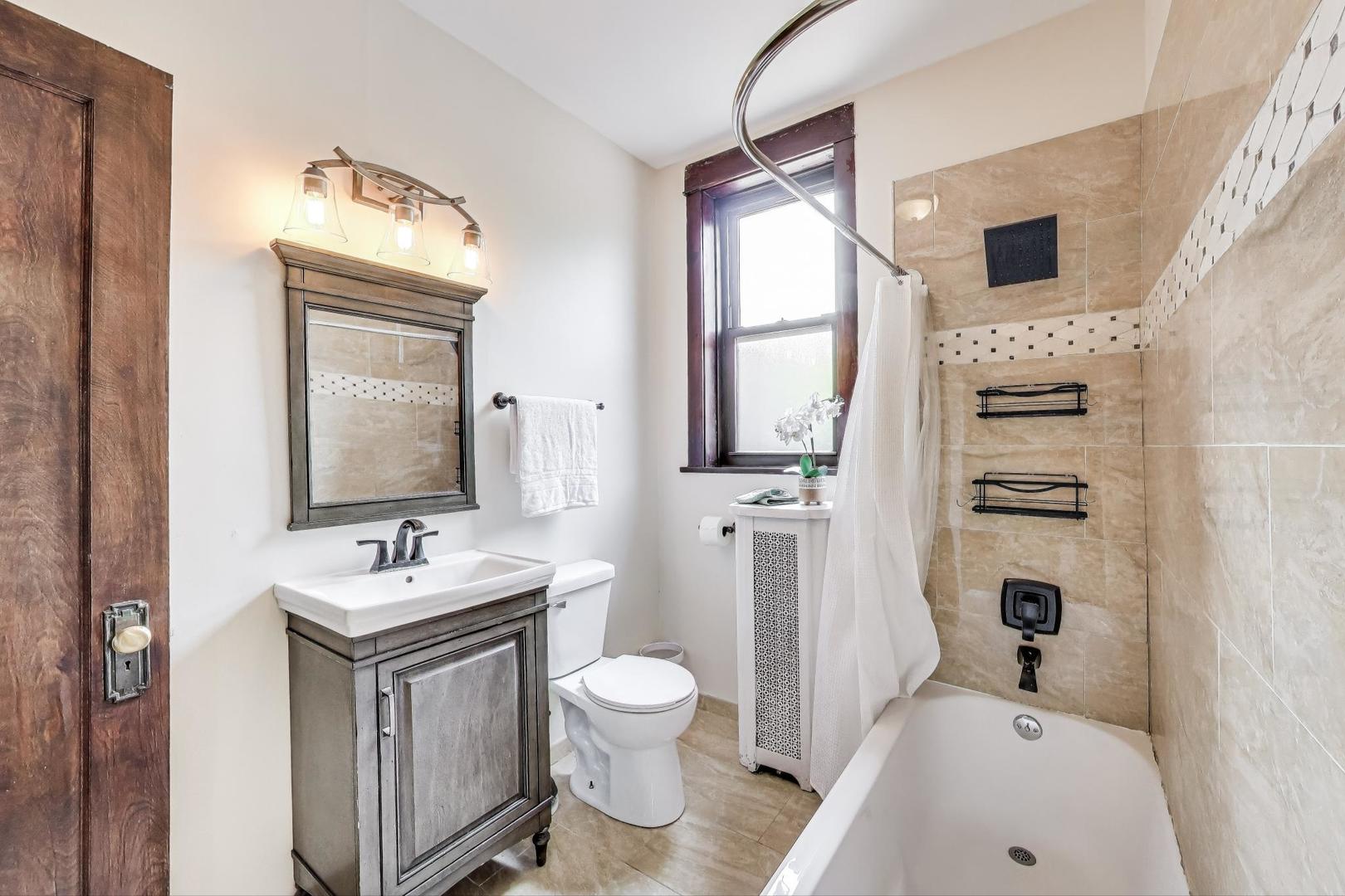 5520 S Cornell Avenue Unit: 1S