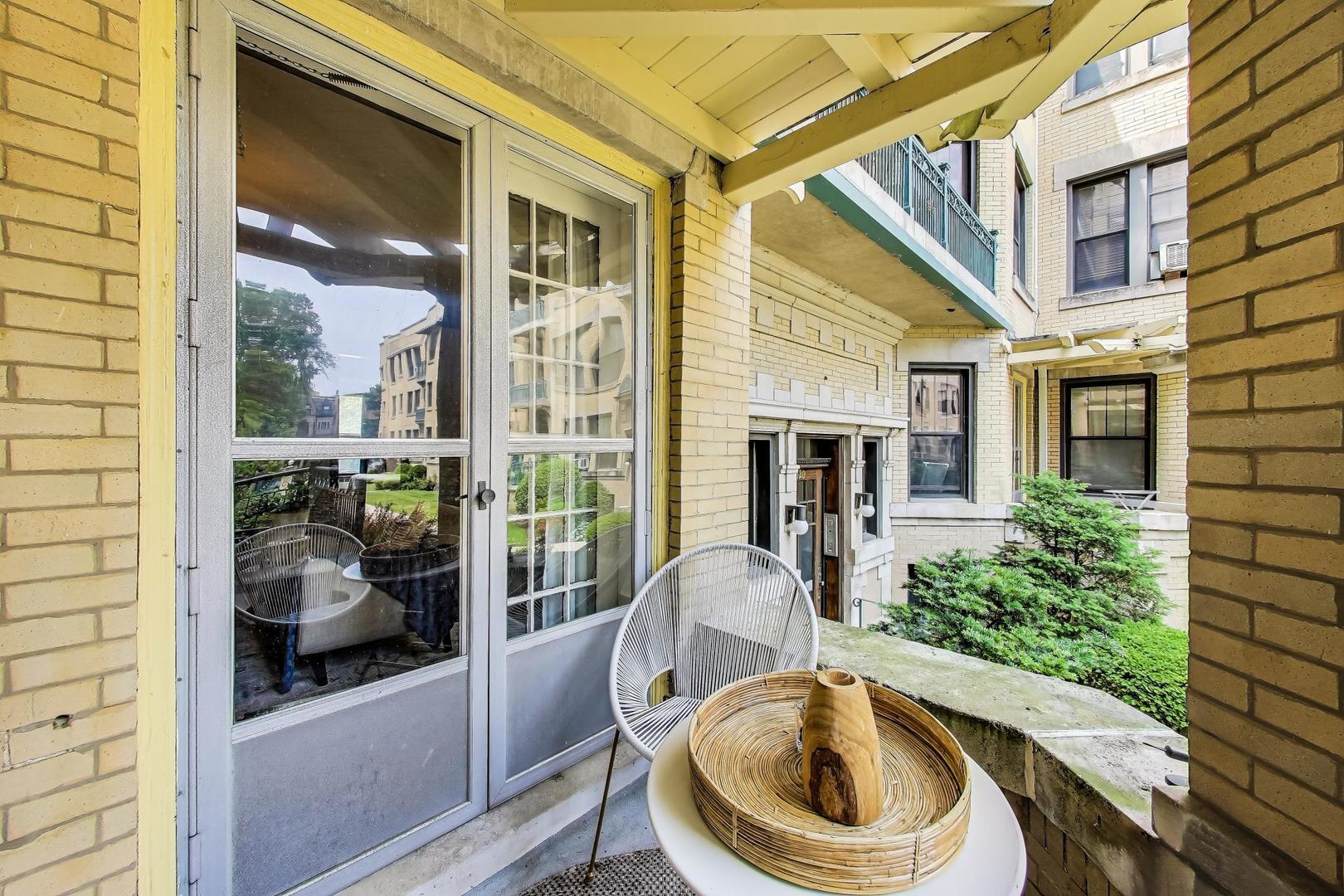 5520 S Cornell Avenue Unit: 1S