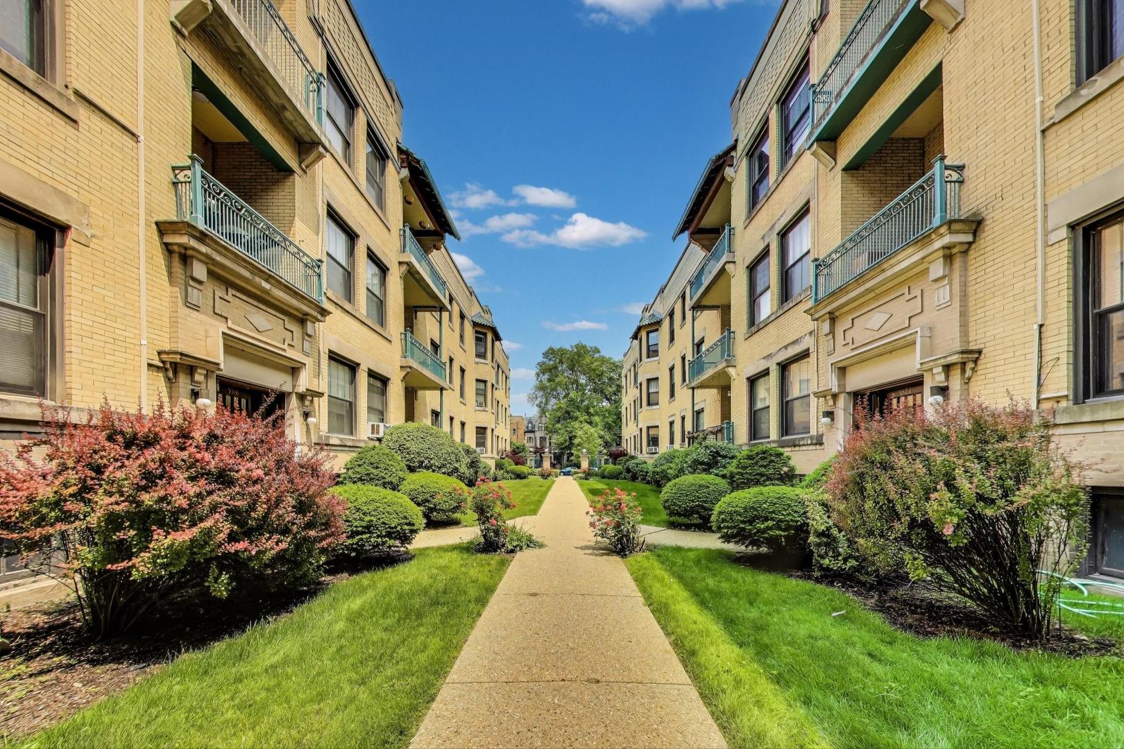 5520 S Cornell Avenue Unit: 1S
