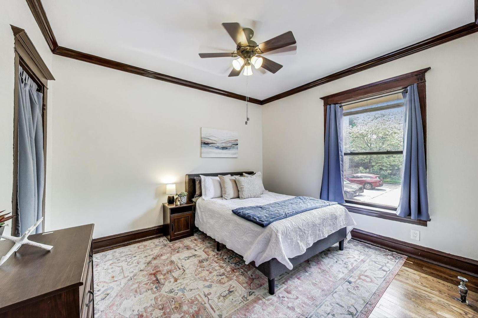 5520 S Cornell Avenue Unit: 1S