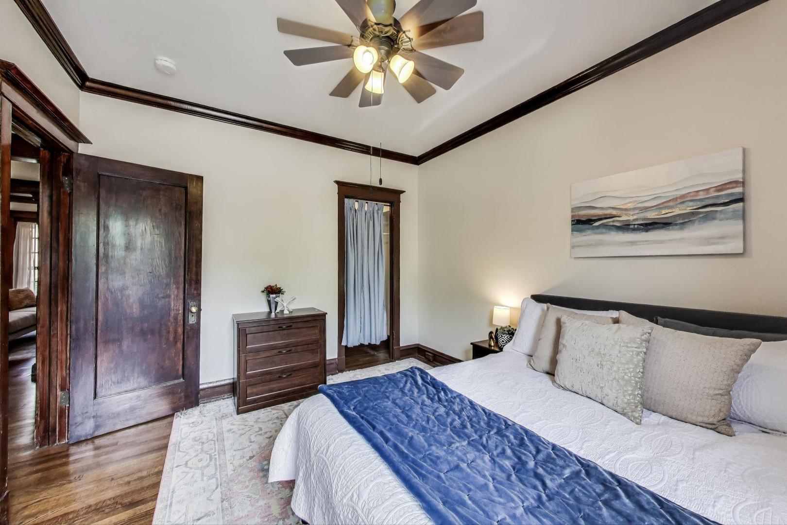 5520 S Cornell Avenue Unit: 1S