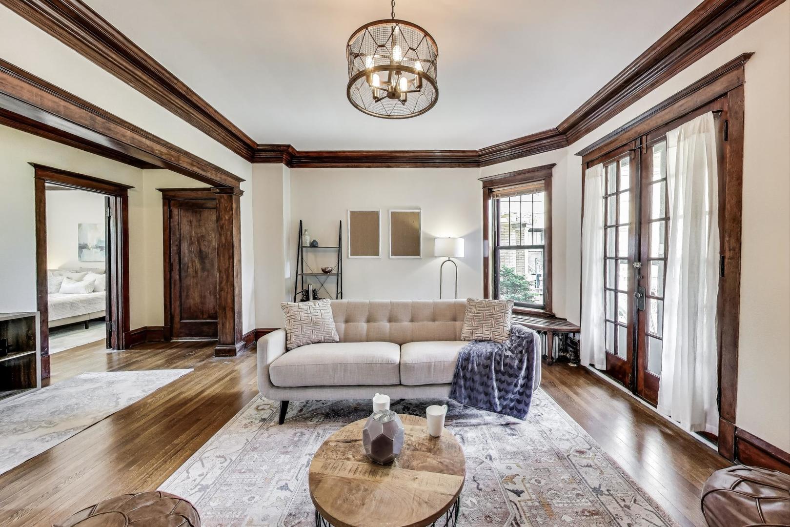 5520 S Cornell Avenue Unit: 1S