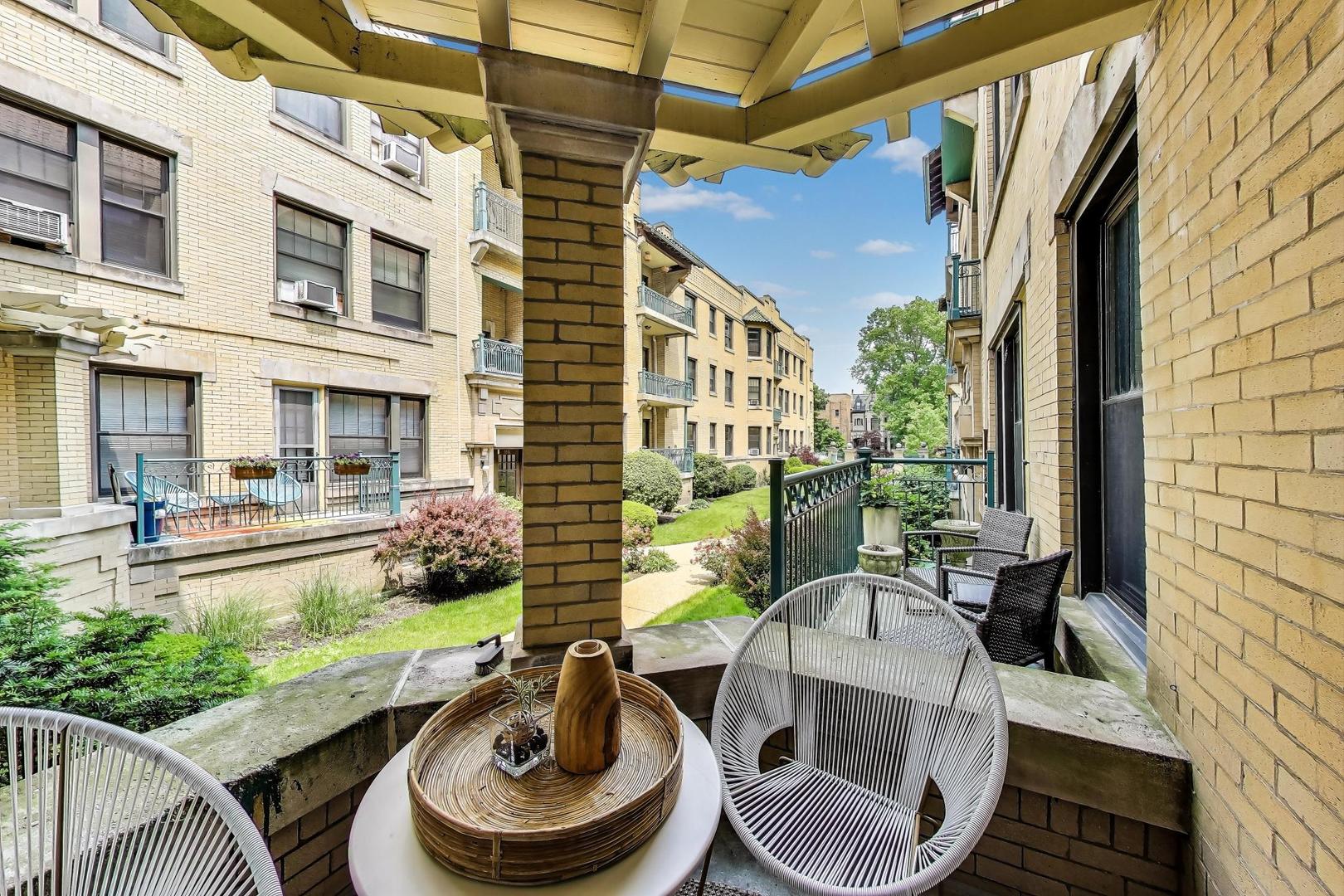 5520 S Cornell Avenue Unit: 1S