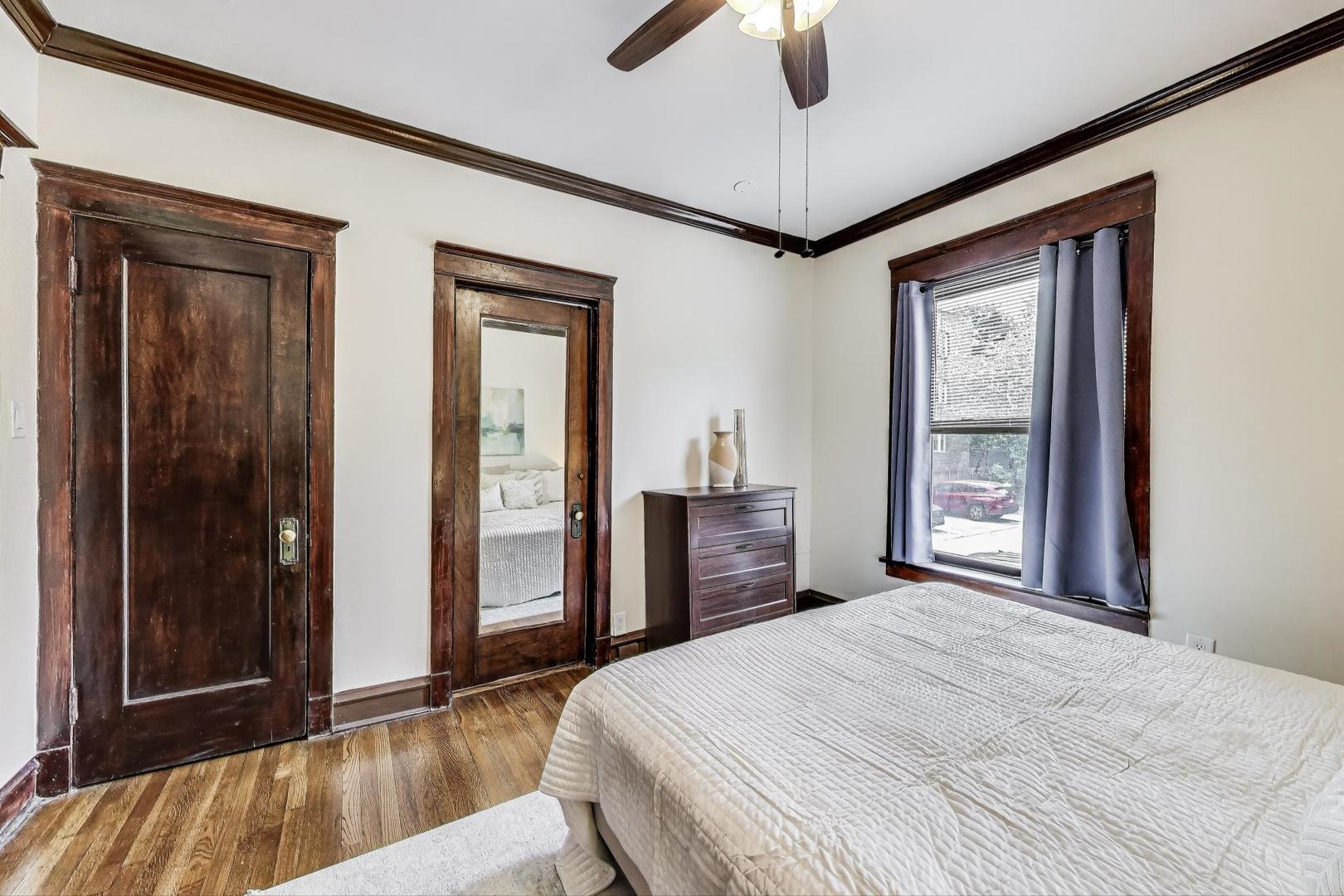 5520 S Cornell Avenue Unit: 1S