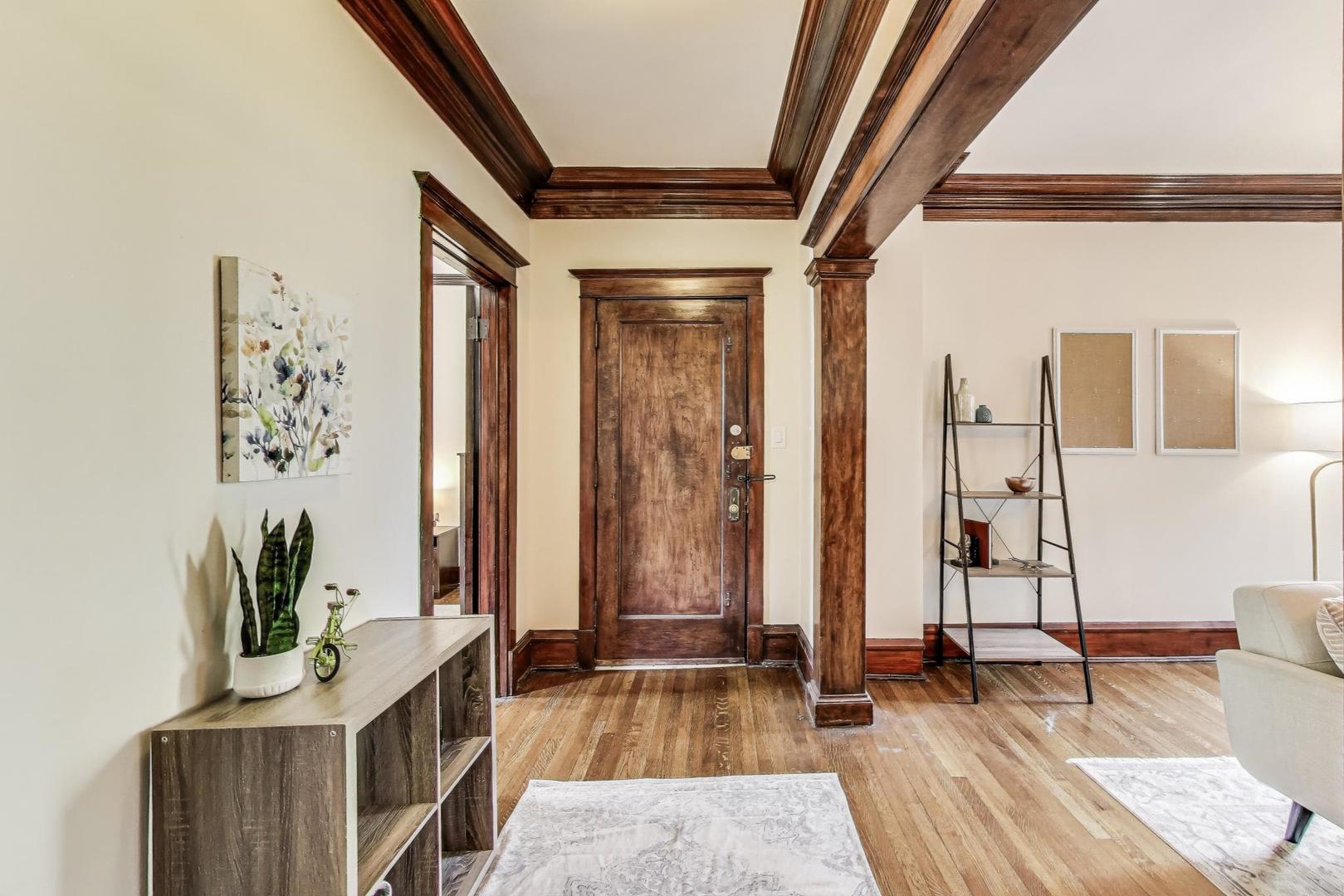 5520 S Cornell Avenue Unit: 1S