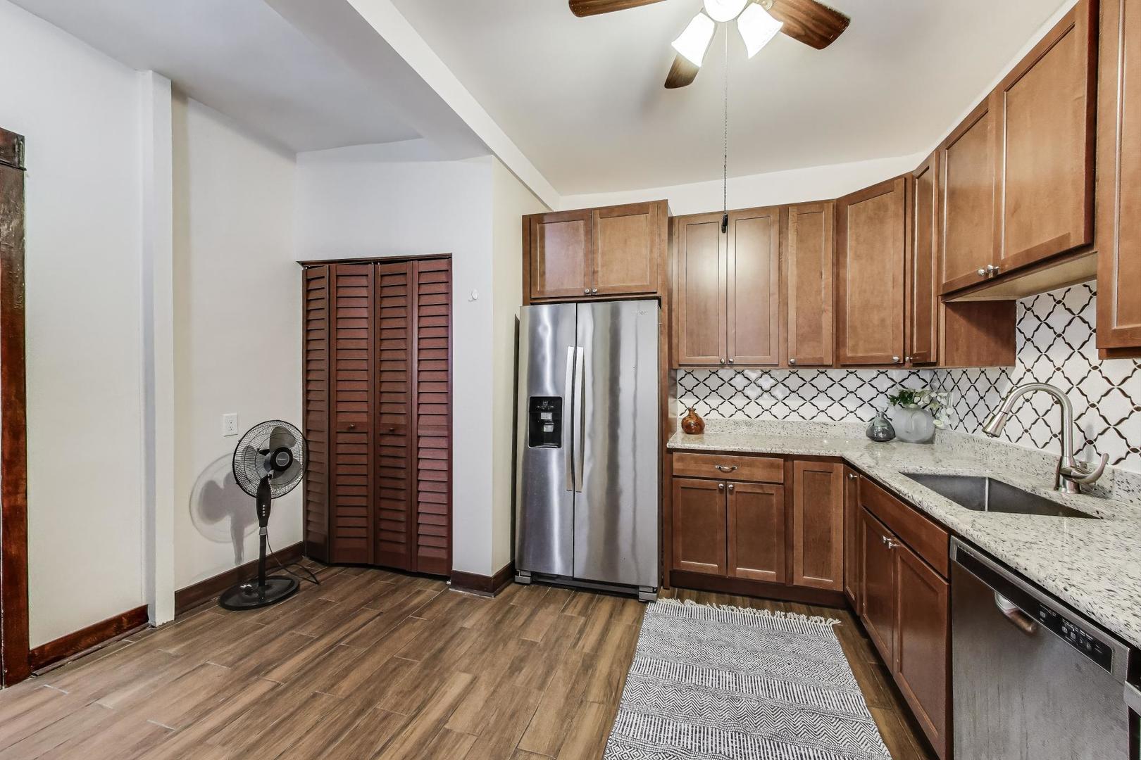 5520 S Cornell Avenue Unit: 1S