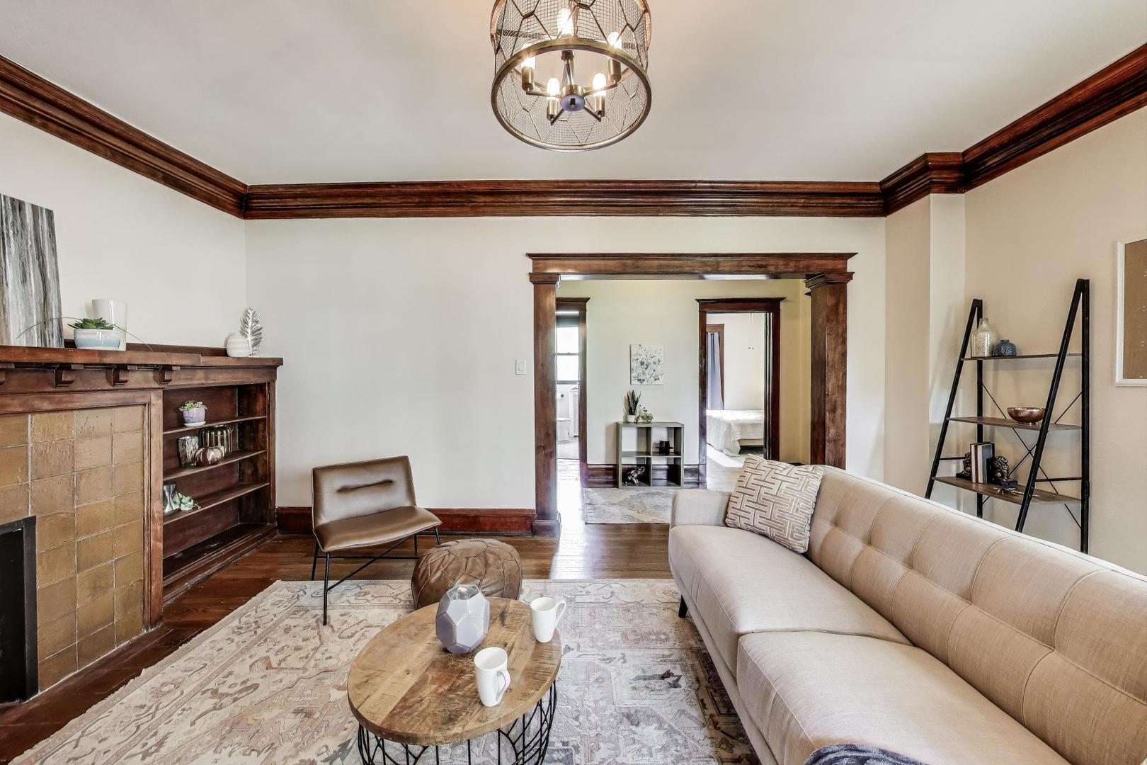 5520 S Cornell Avenue Unit: 1S