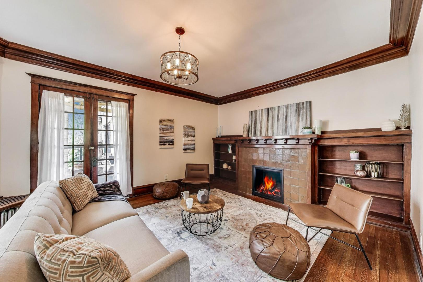 5520 S Cornell Avenue Unit: 1S