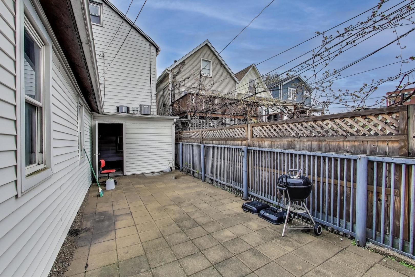 2909 N Hoyne Avenue