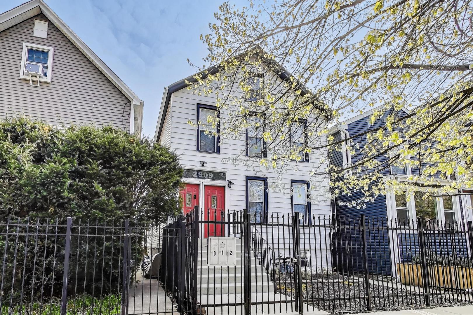 2909 N Hoyne Avenue