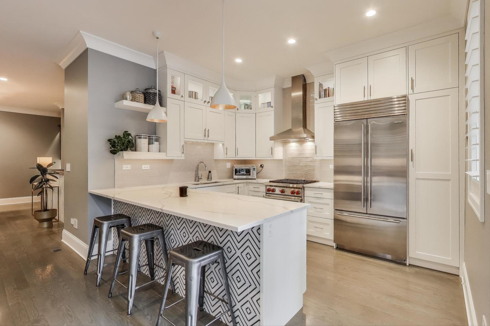 2649 N Racine Avenue Unit: 102
