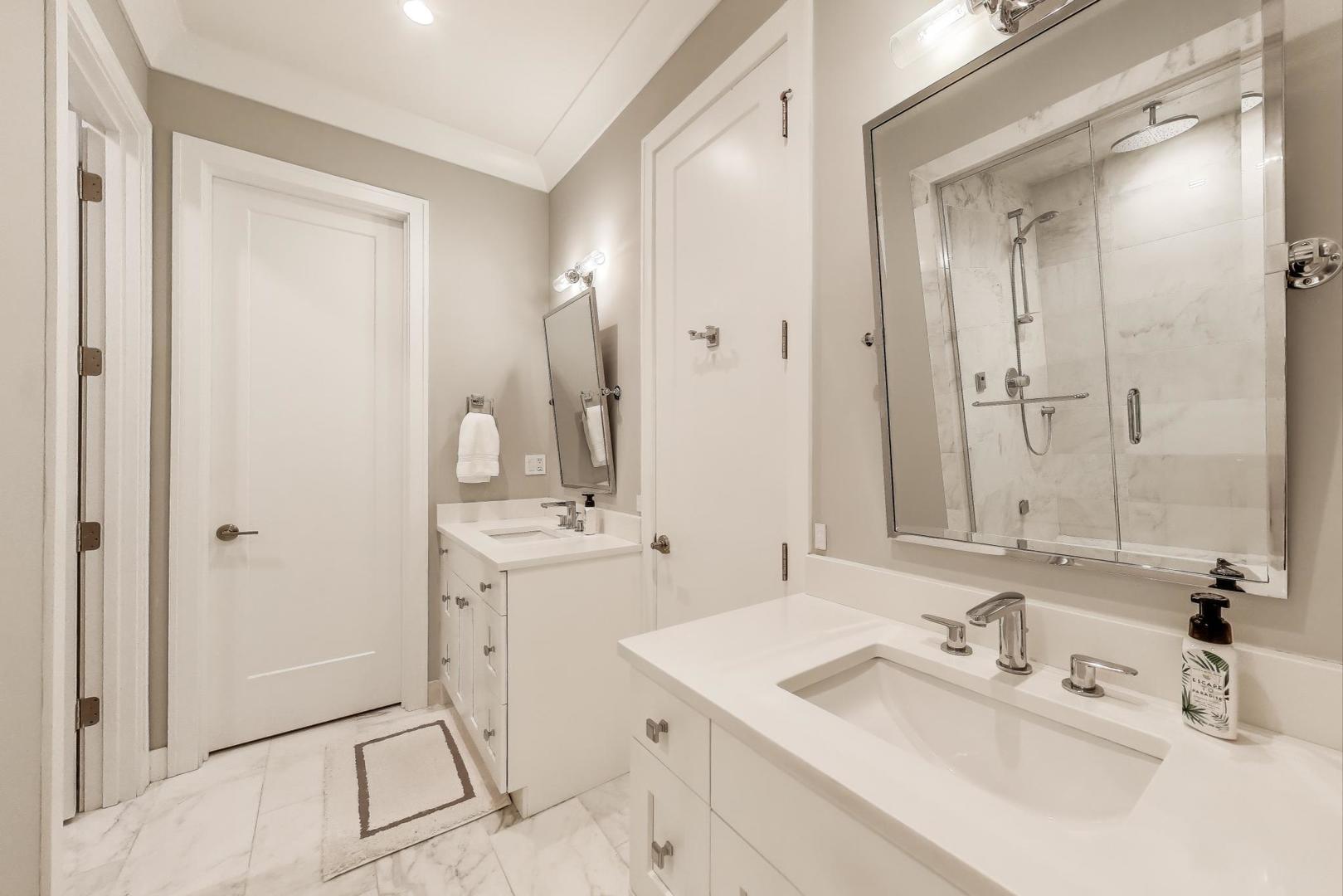2649 N Racine Avenue Unit: 102