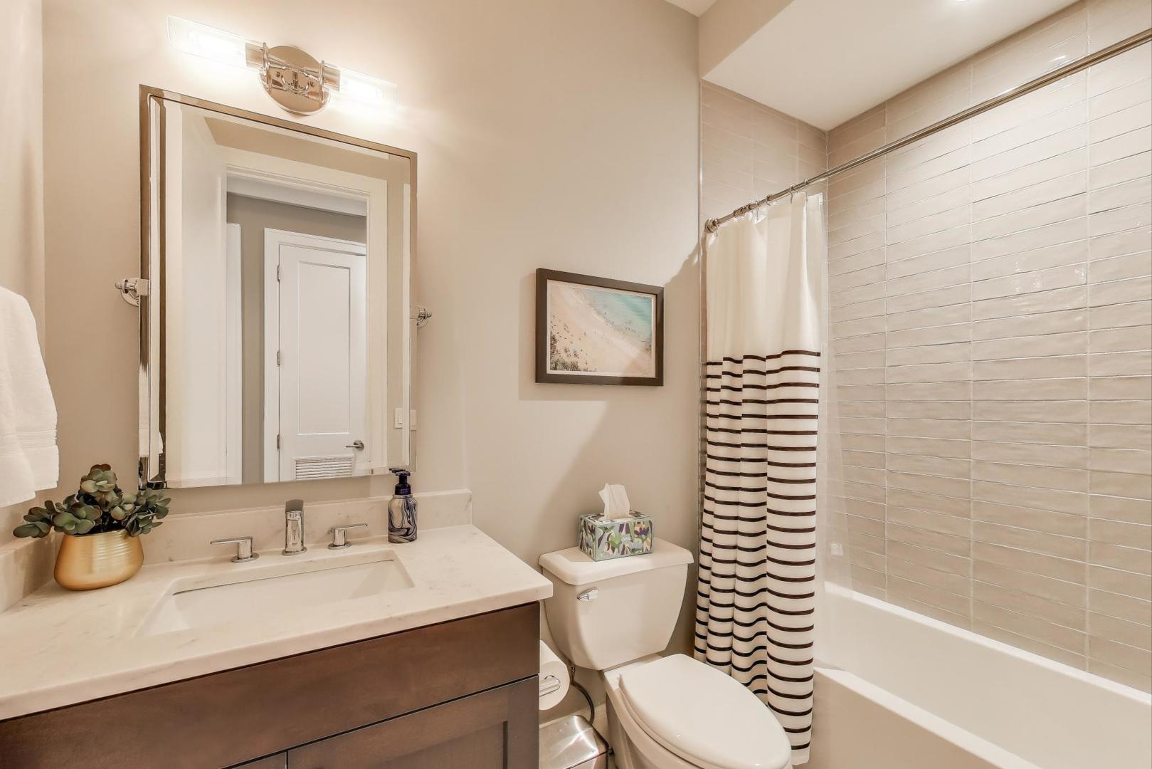 2649 N Racine Avenue Unit: 102