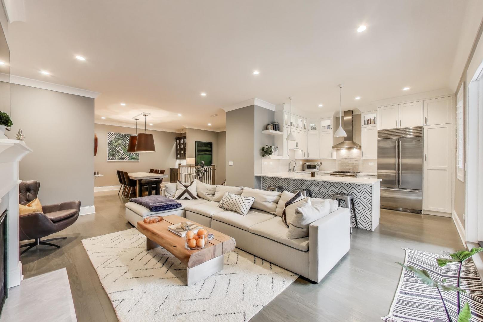 2649 N Racine Avenue Unit: 102