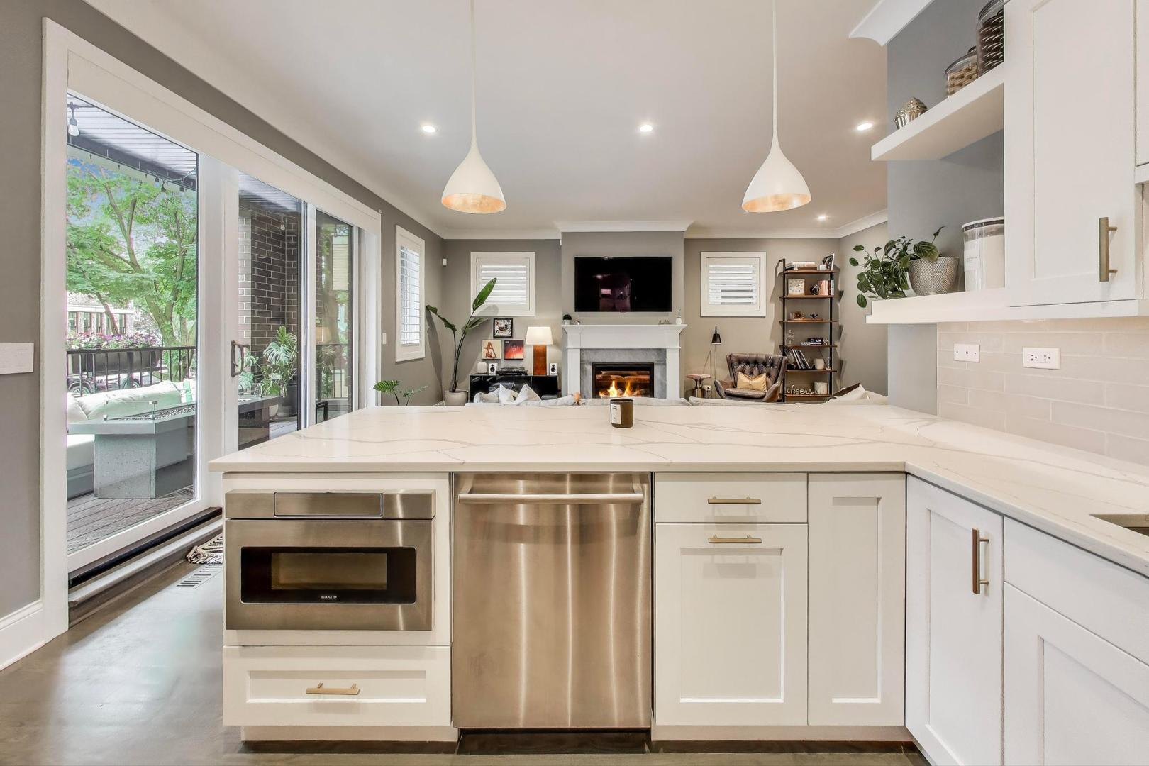 2649 N Racine Avenue Unit: 102