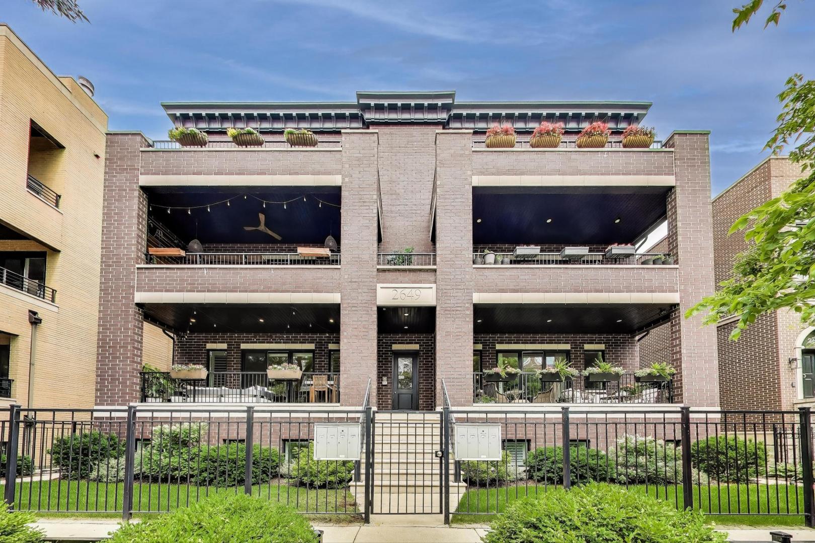 2649 N Racine Avenue Unit: 102