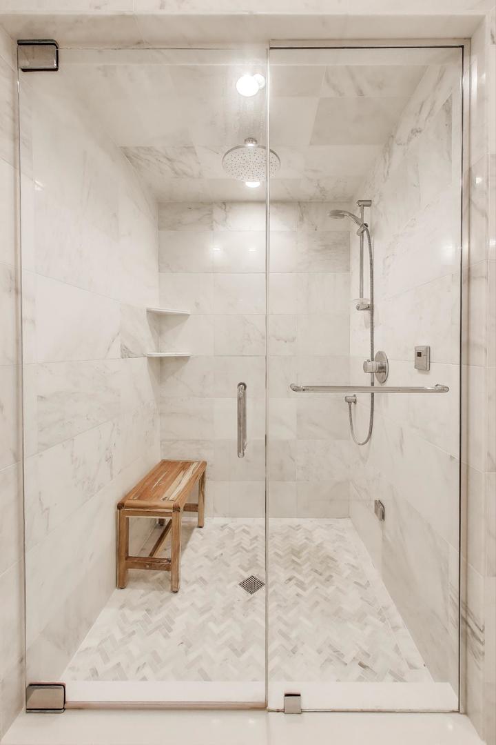 2649 N Racine Avenue Unit: 102