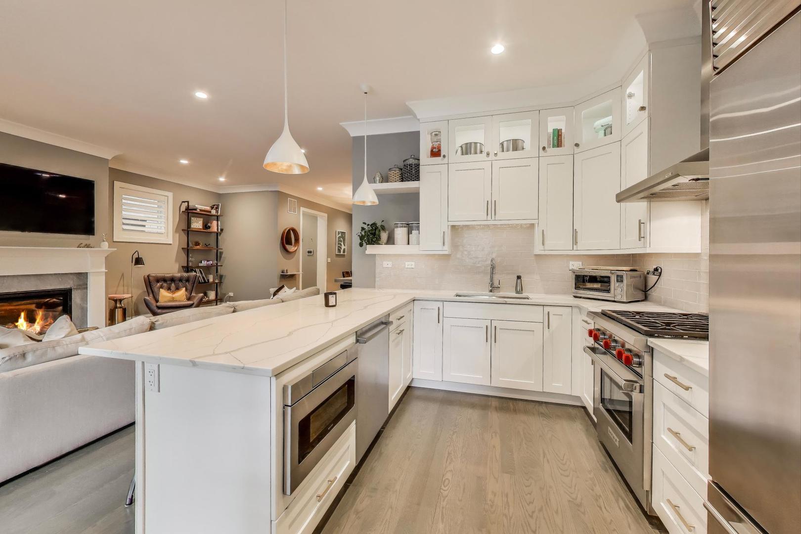 2649 N Racine Avenue Unit: 102