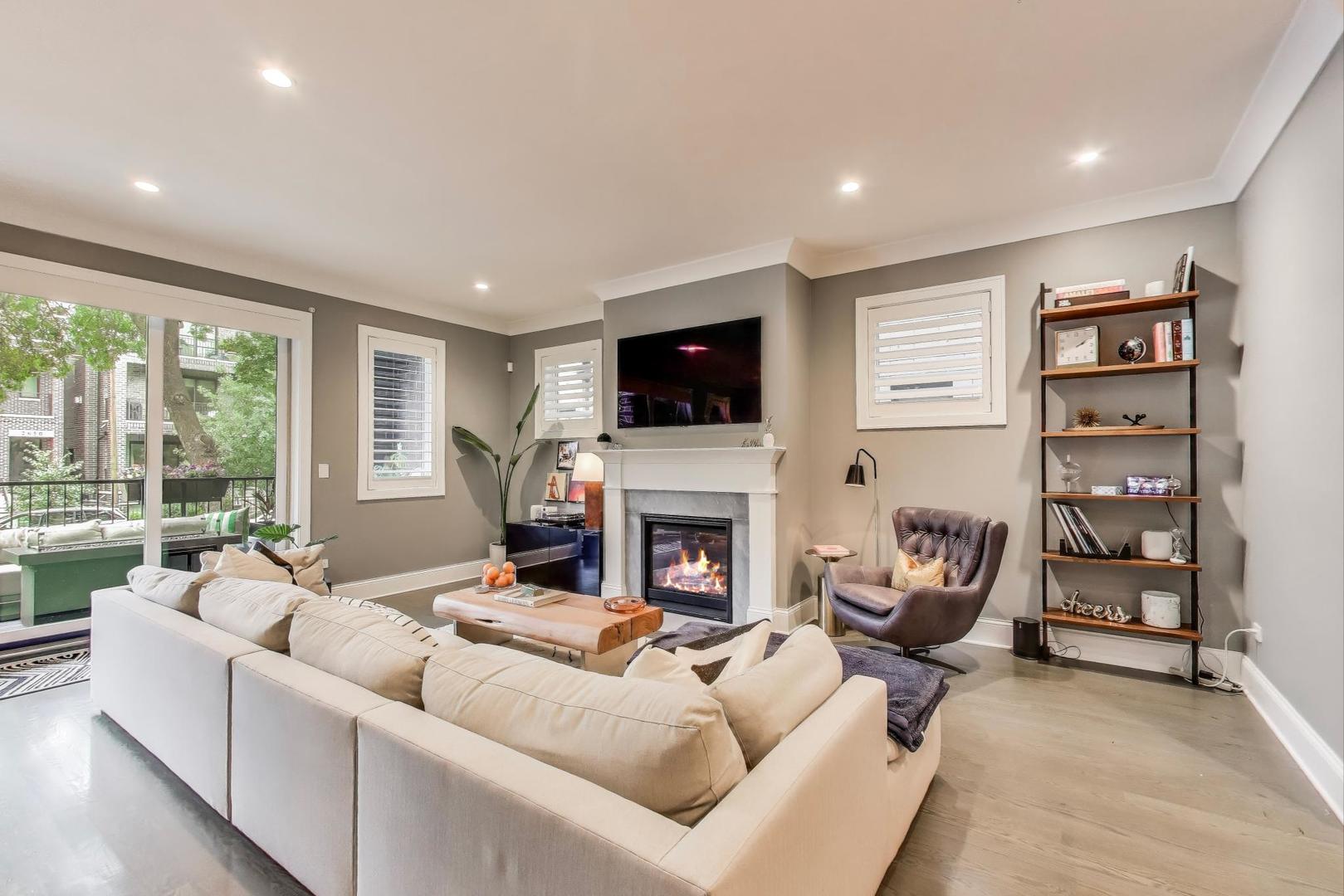 2649 N Racine Avenue Unit: 102