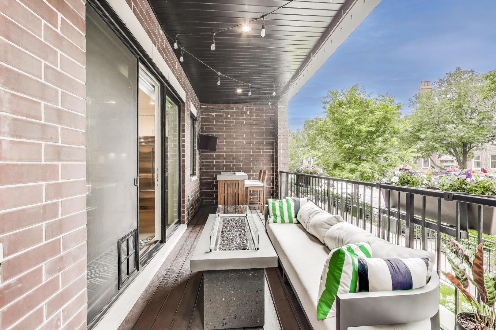 2649 N Racine Avenue Unit: 102