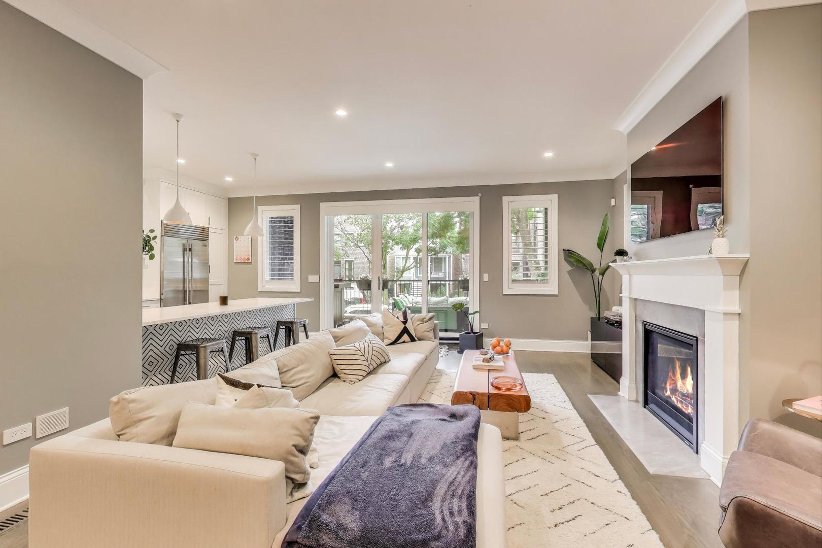 2649 N Racine Avenue Unit: 102
