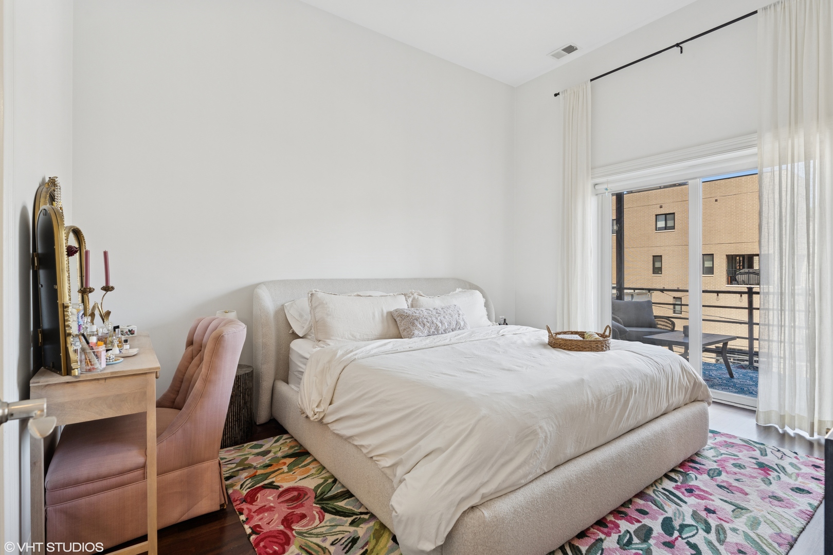 2549 N SOUTHPORT Avenue Unit: 3