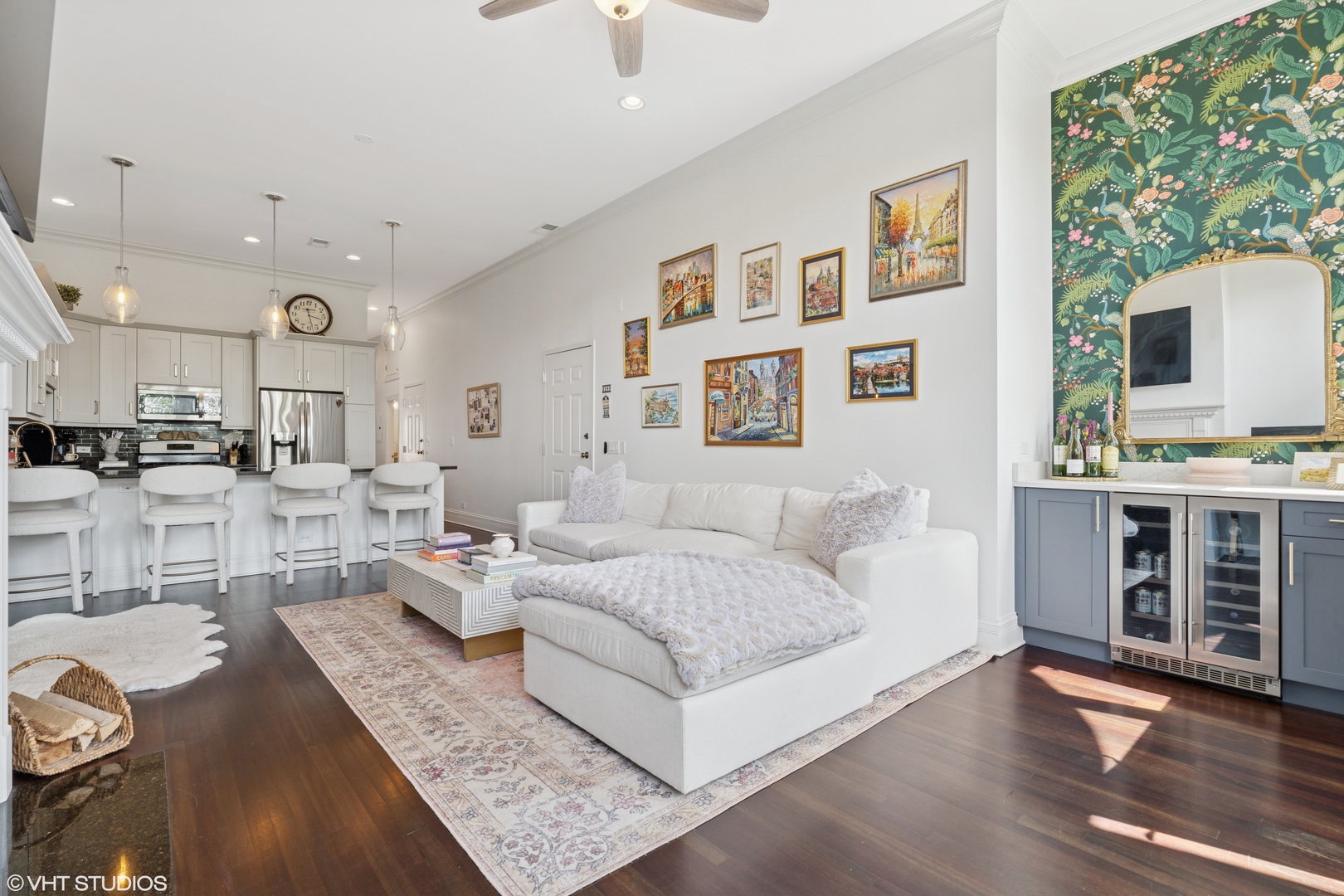 2549 N SOUTHPORT Avenue Unit: 3