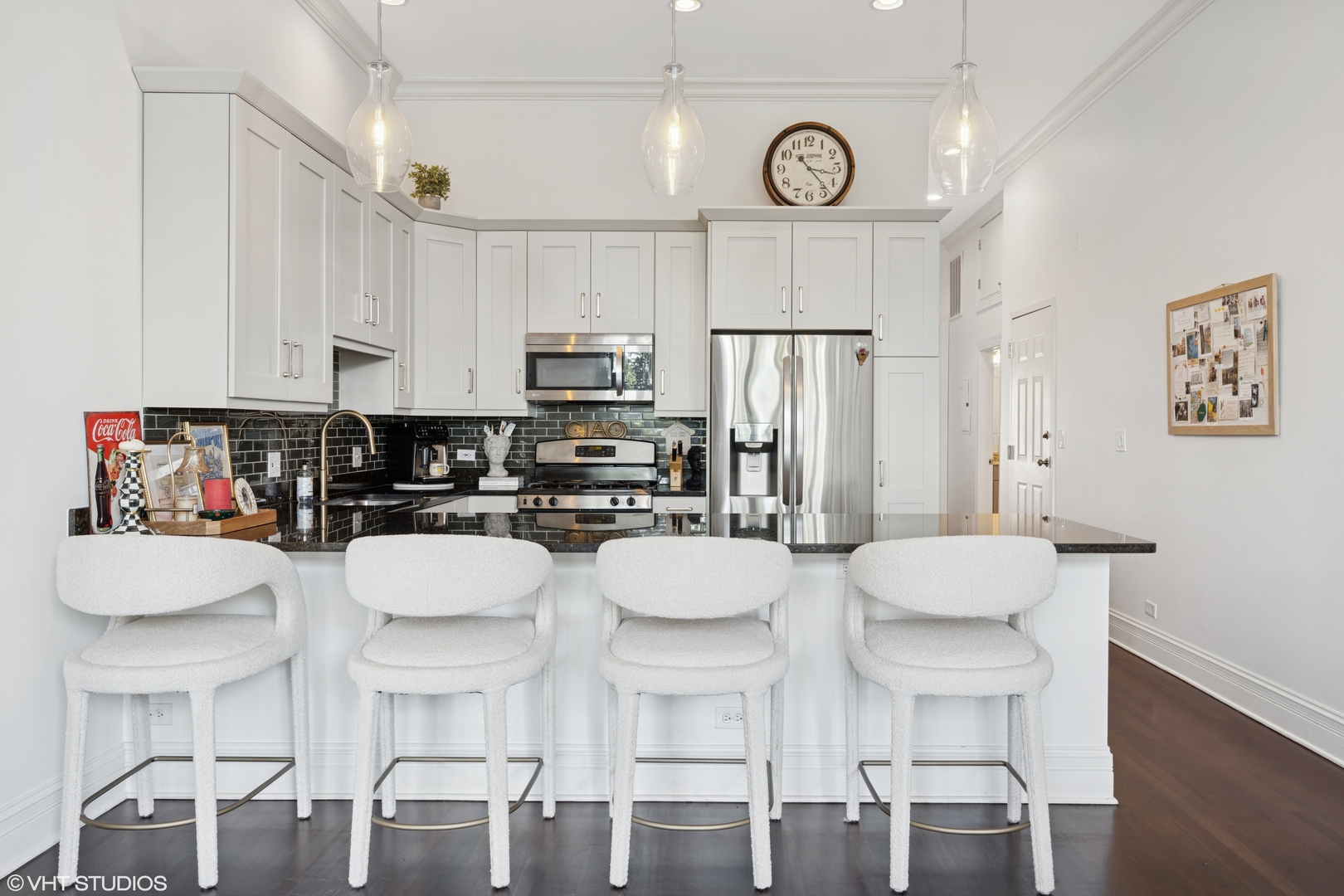 2549 N SOUTHPORT Avenue Unit: 3