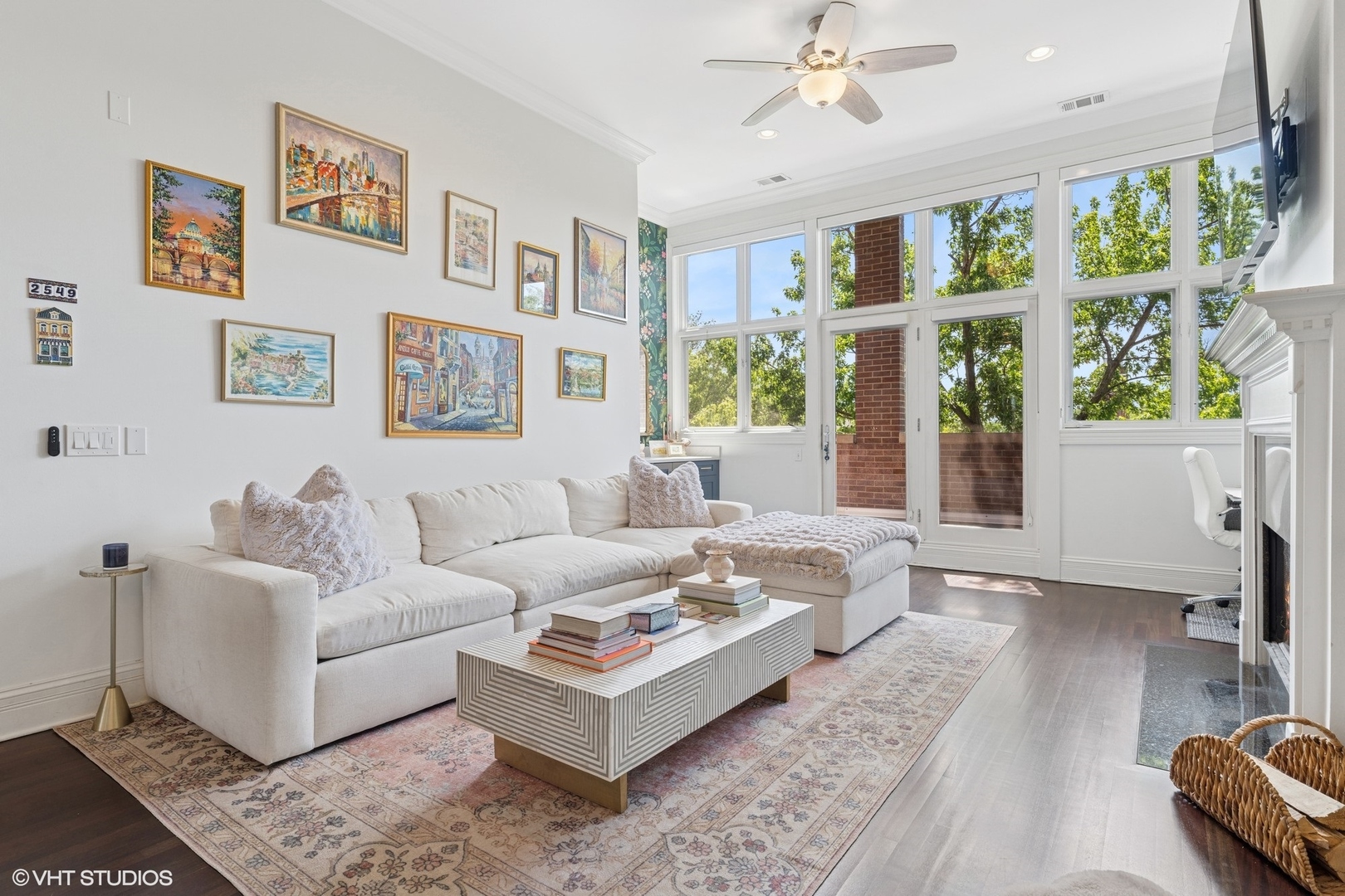 2549 N SOUTHPORT Avenue Unit: 3