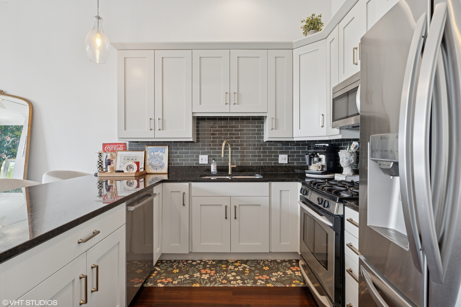 2549 N SOUTHPORT Avenue Unit: 3