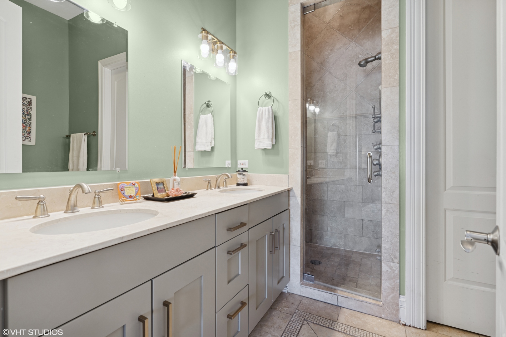 2549 N SOUTHPORT Avenue Unit: 3