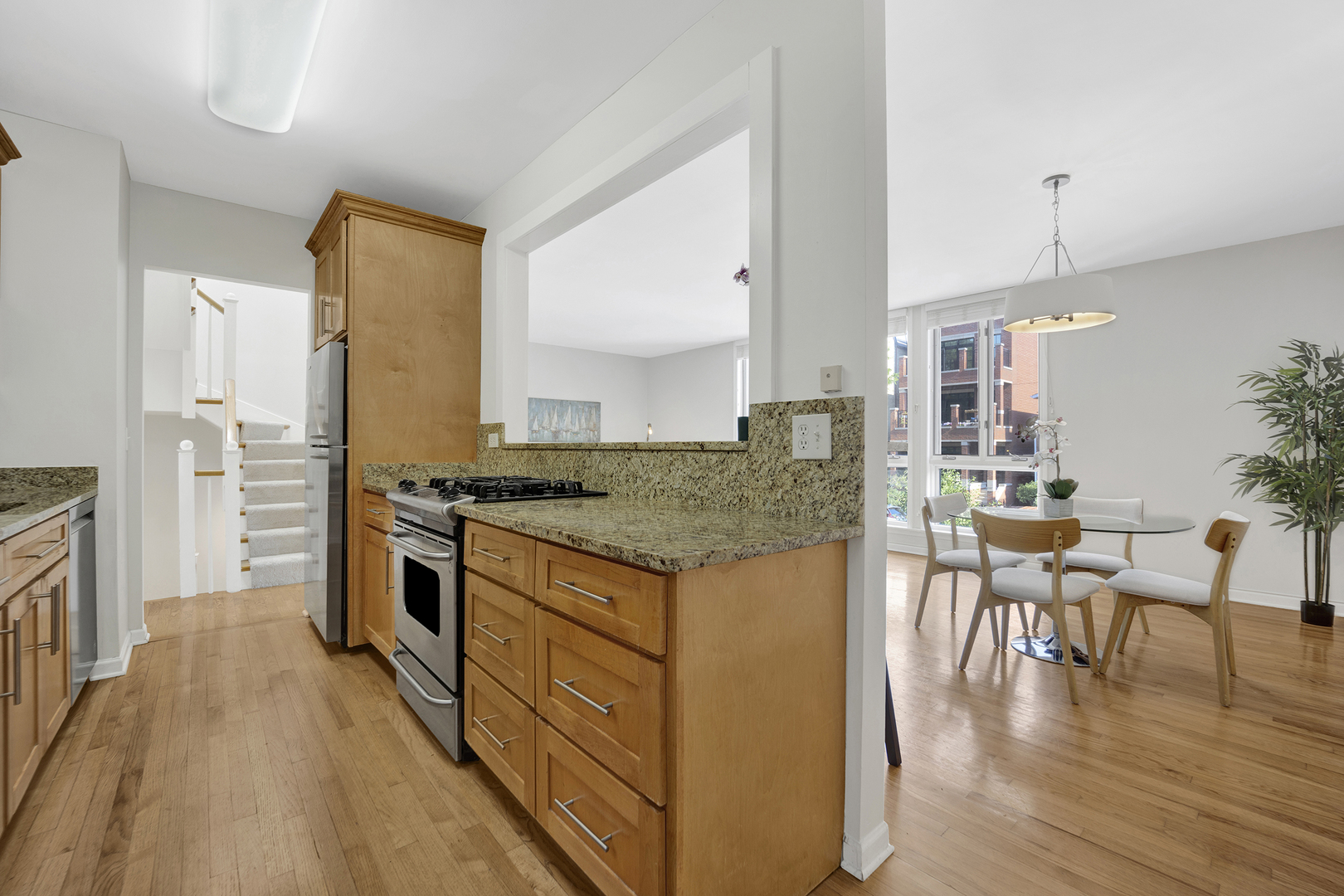 1315 W Webster Avenue