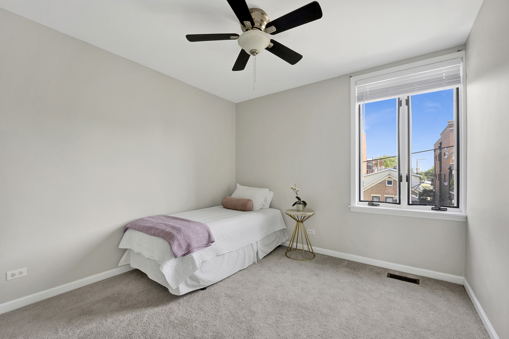 1315 W Webster Avenue