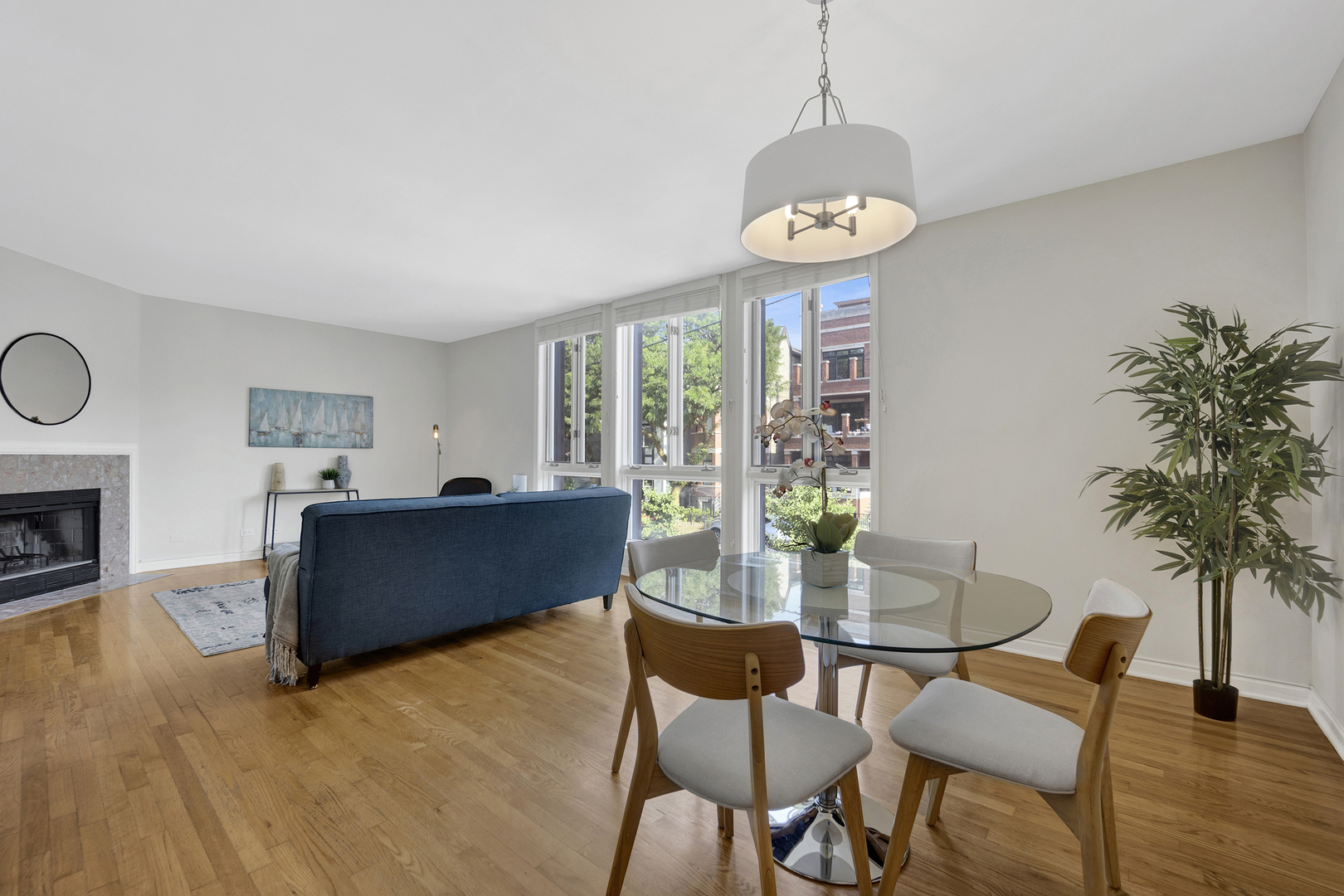 1315 W Webster Avenue
