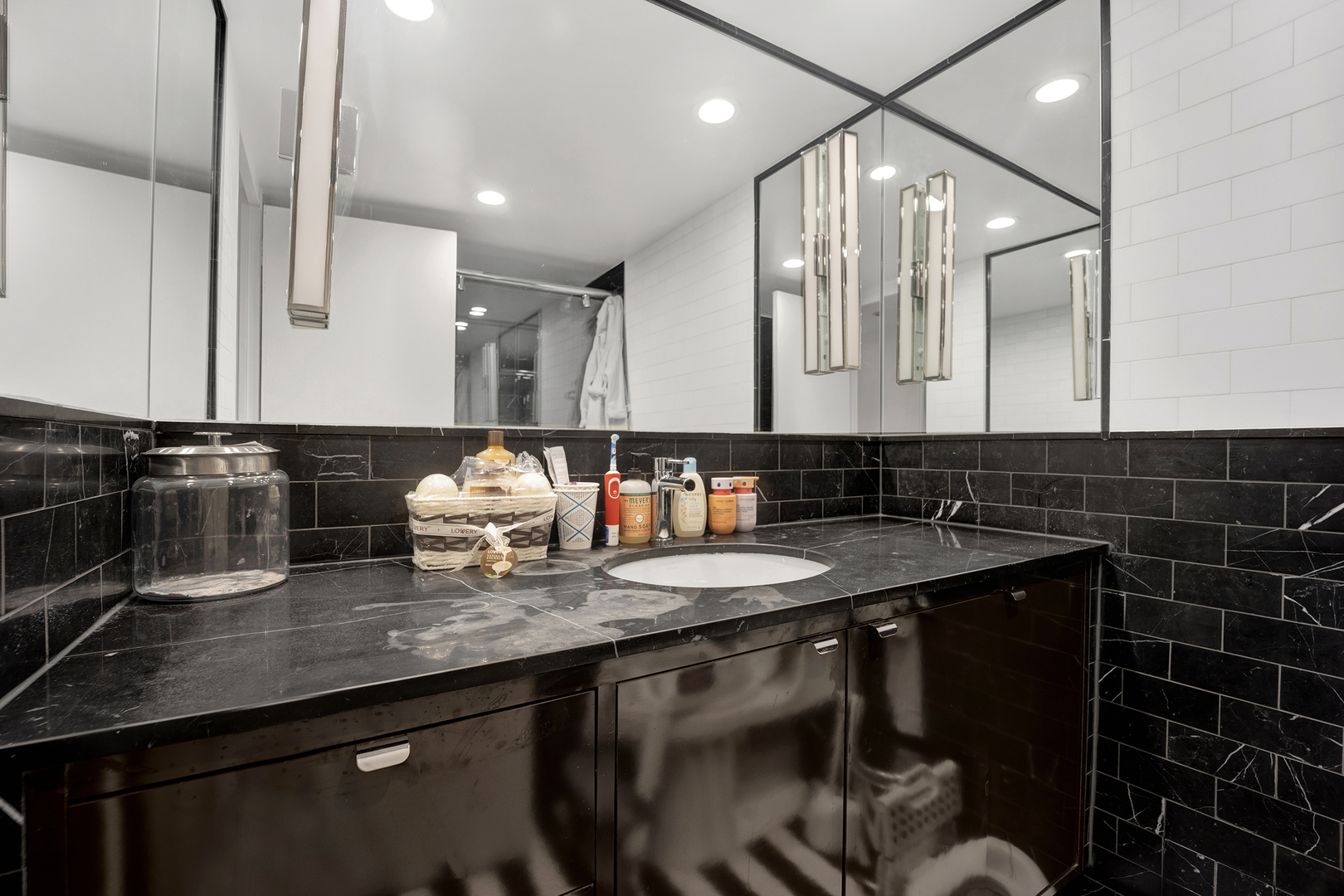 1440 N LAKE SHORE Drive Unit: 4BD