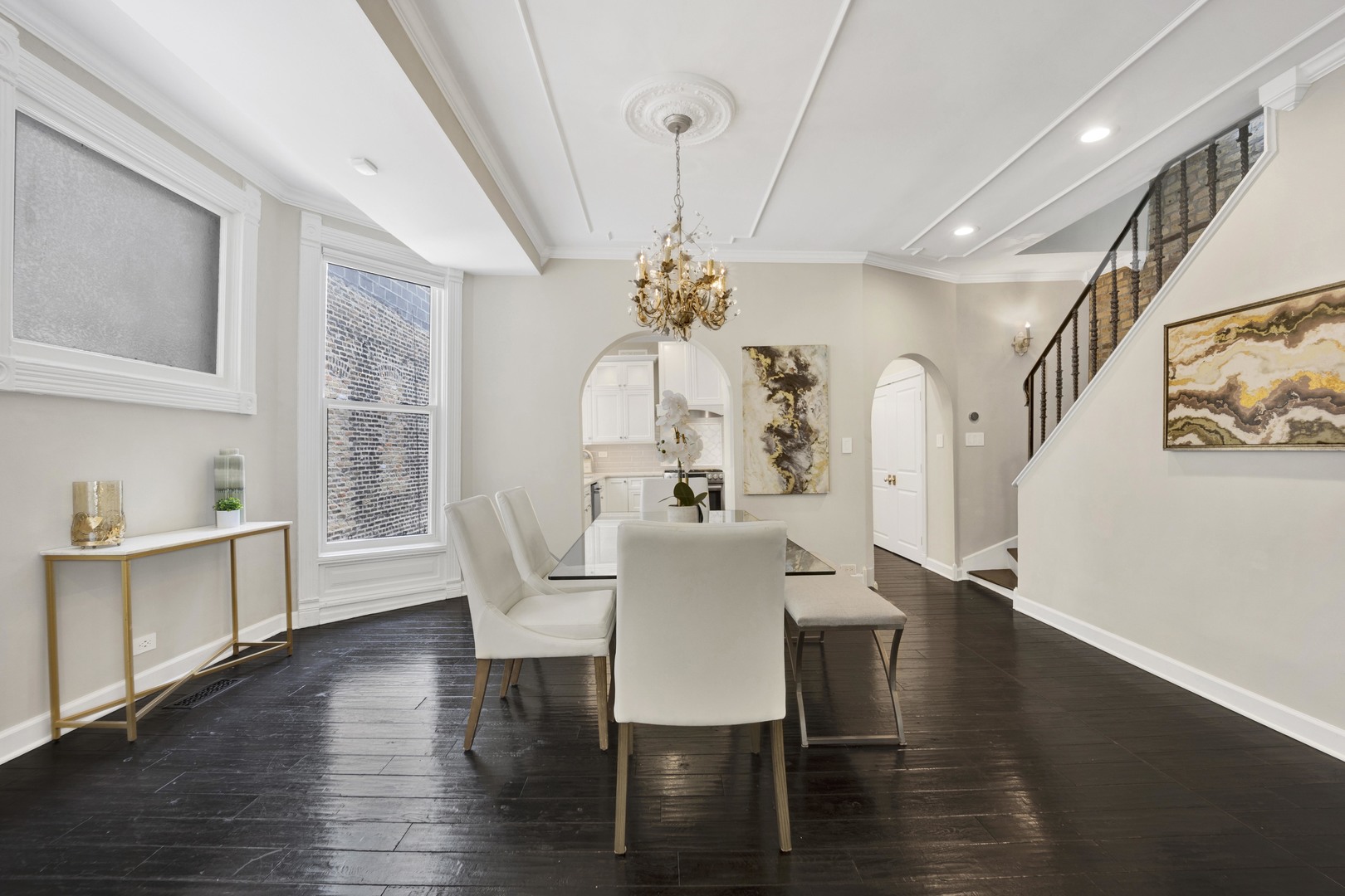 435 W Roslyn Place Unit: 2E