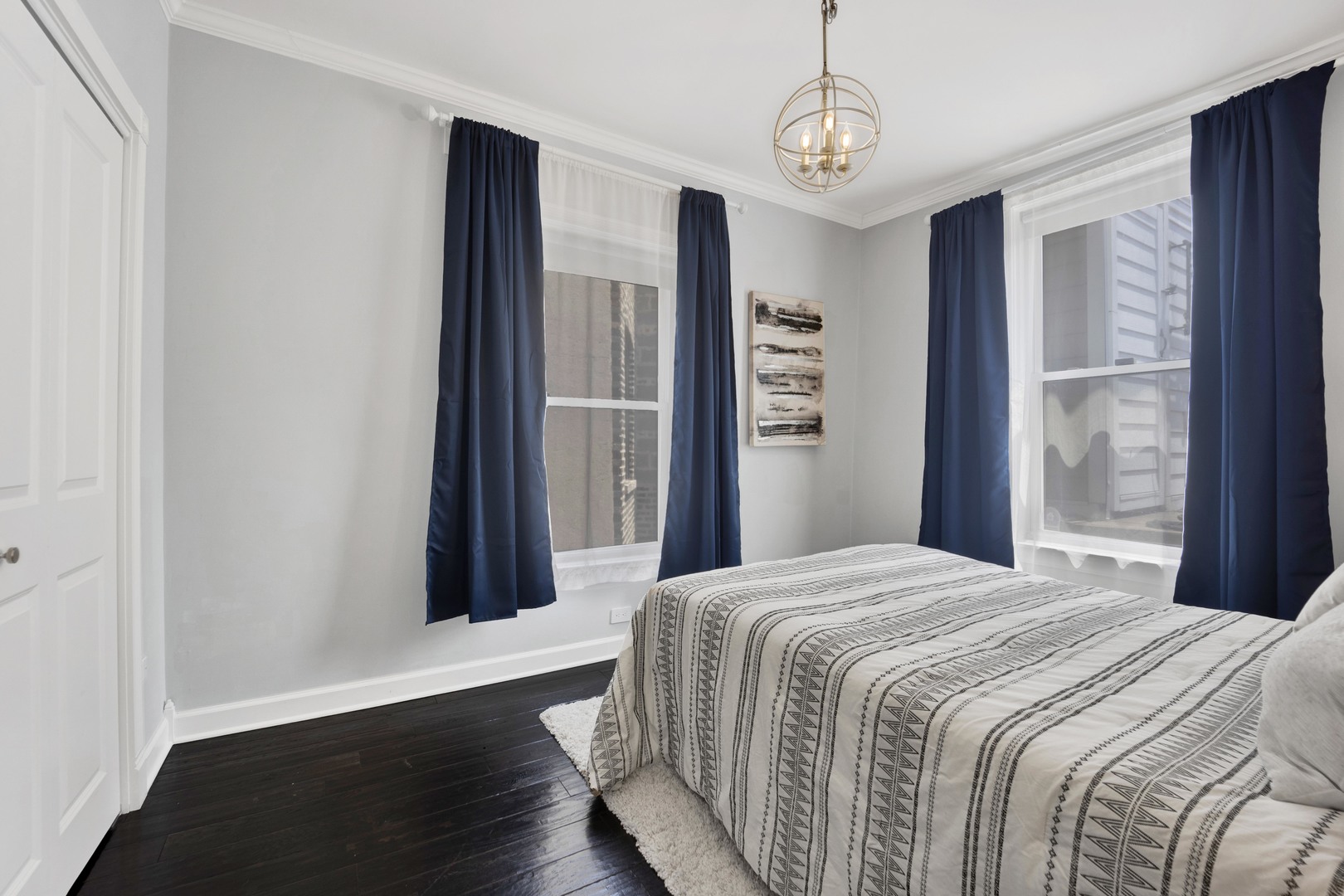 435 W Roslyn Place Unit: 2E