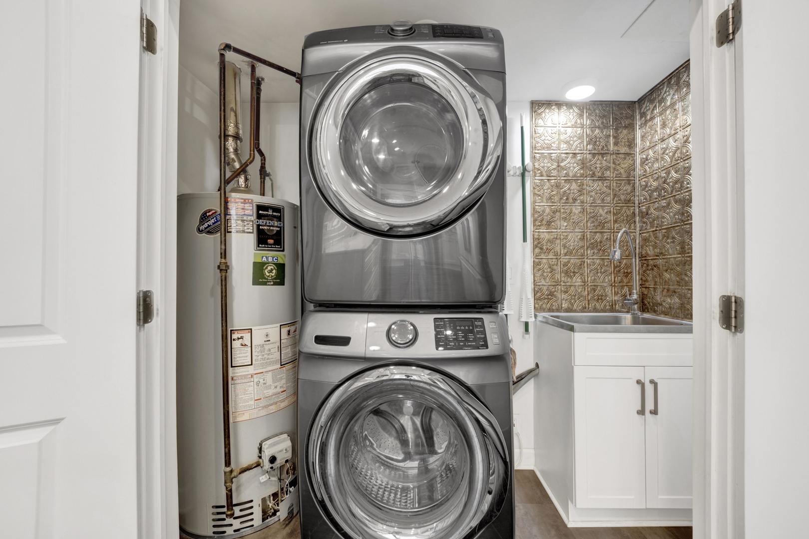 435 W Roslyn Place Unit: 2E